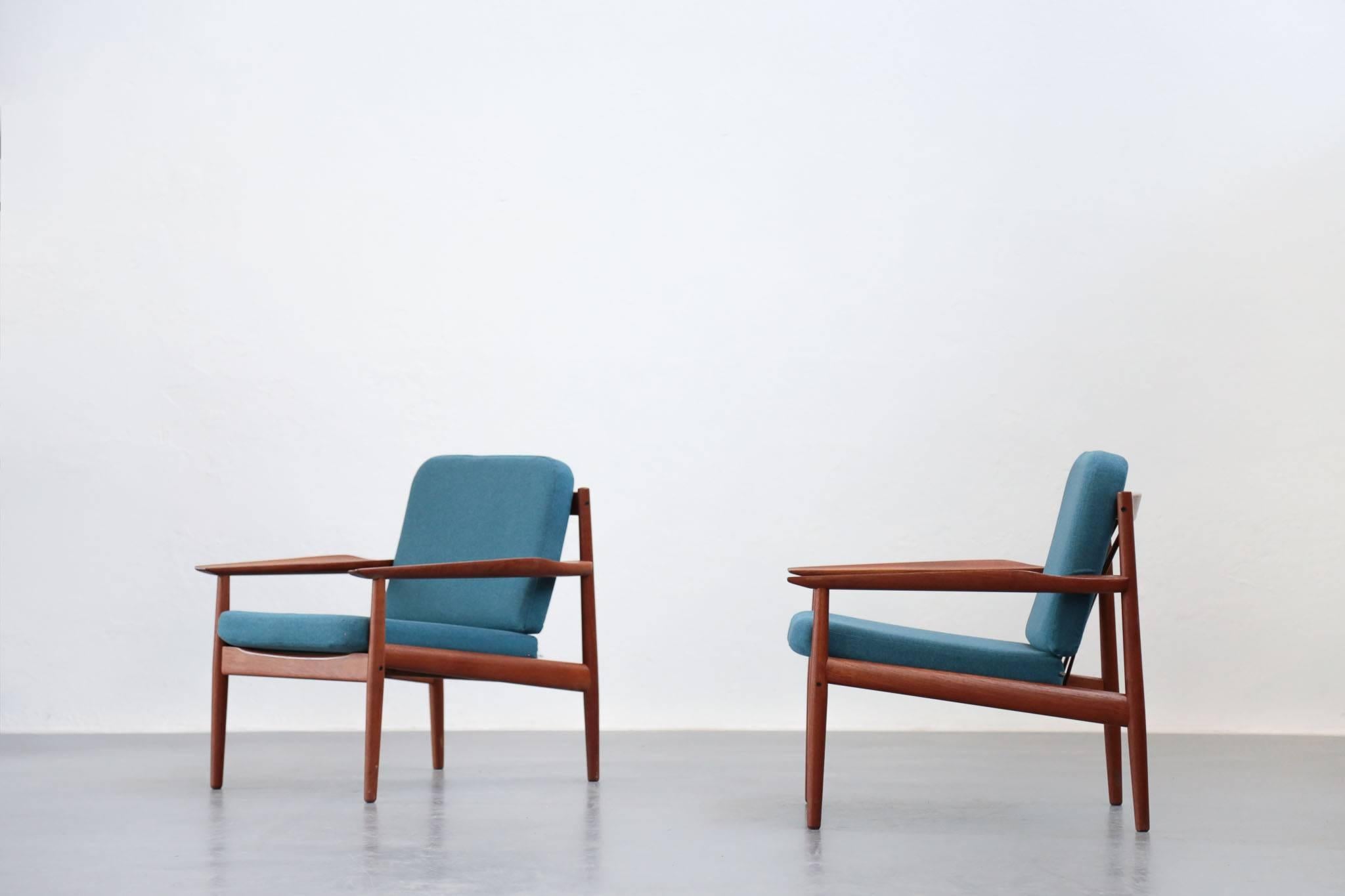 Pair of 1960s Arne Vodder easy chairs, teak frame with renewed upholstery.
Scandinavian Modern chairs manufactured by Glostrup (Denmark)
Excellent condition..