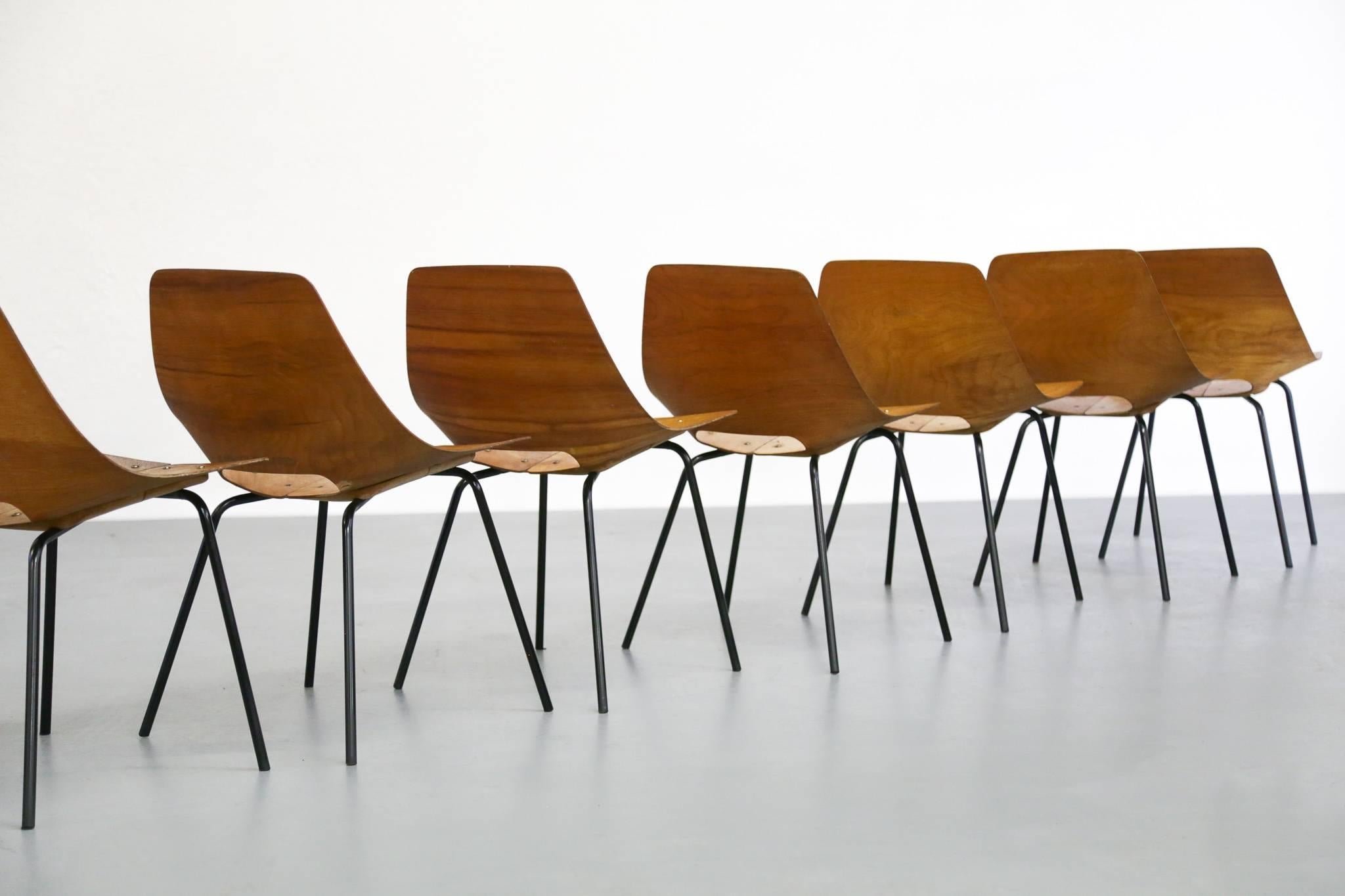 Set of Nine French Chair Pierre Guariche Model Tonneau for Steiner Design In Good Condition In Lyon, FR