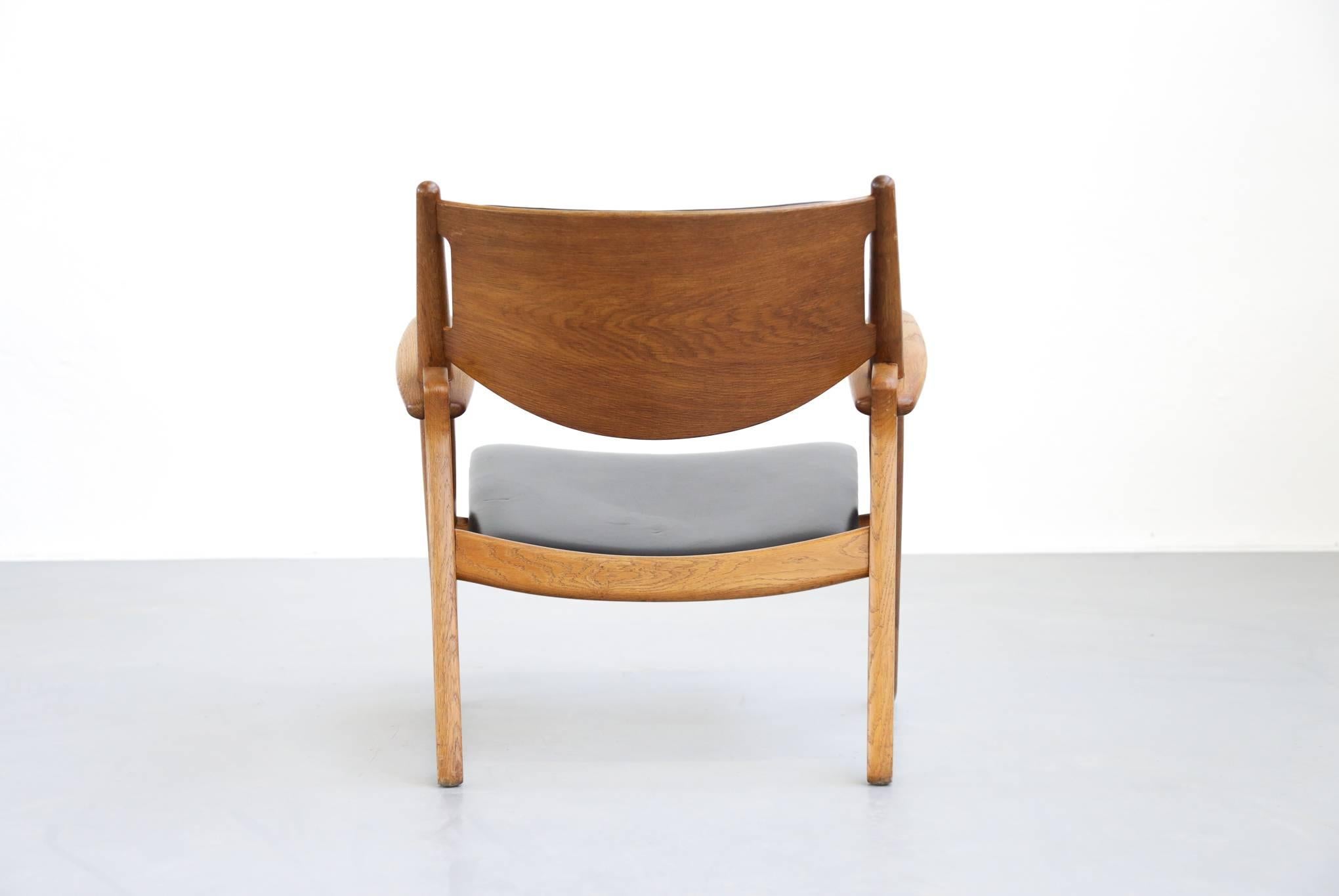 Mid-20th Century Hans Wegner Danish Lounge Chair CH28 Sawback, 1950s Scandinavian For Sale