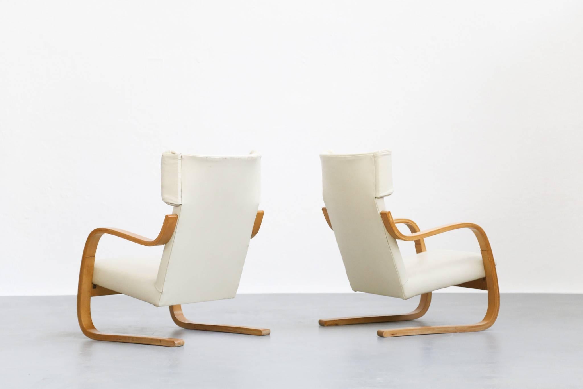 Finnish Pair of Lounge Chairs Model 401 by Alvar Aalto, 1935 Finland Design