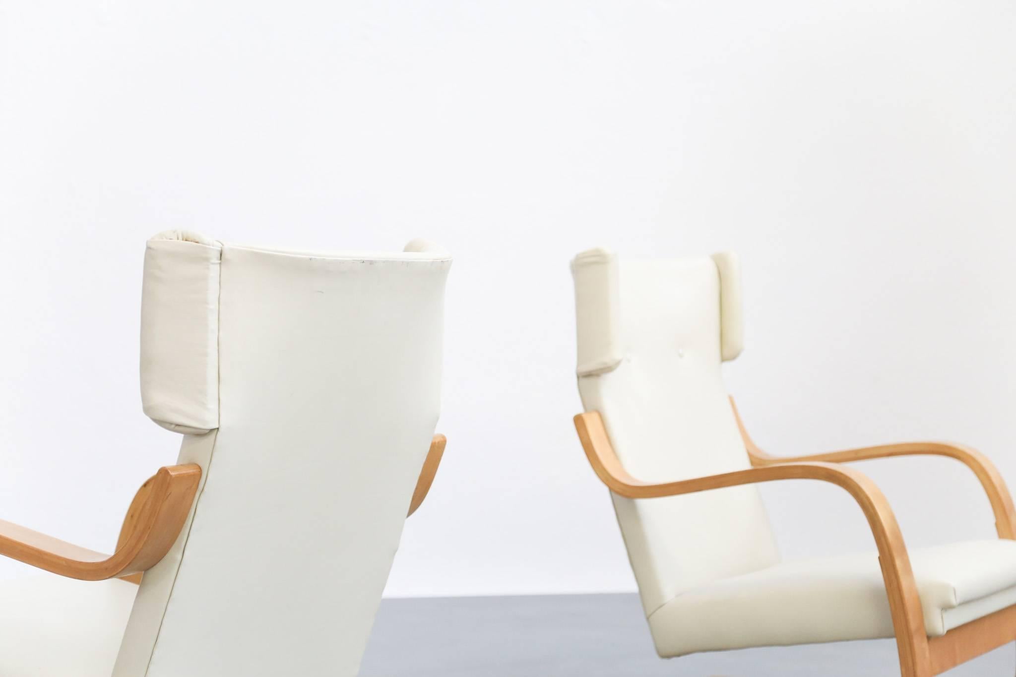 Scandinavian Modern Pair of Lounge Chairs Model 401 by Alvar Aalto, 1935 Finland Design