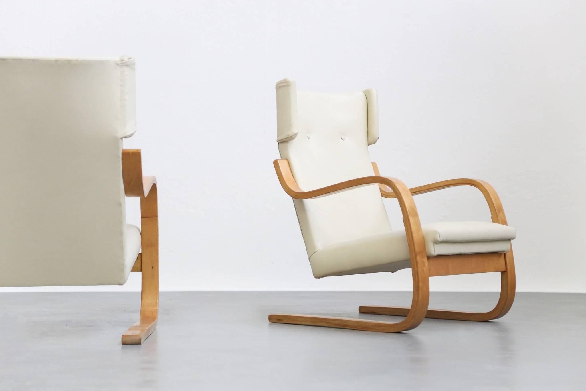 Mid-20th Century Pair of Lounge Chairs Model 401 by Alvar Aalto, 1935 Finland Design