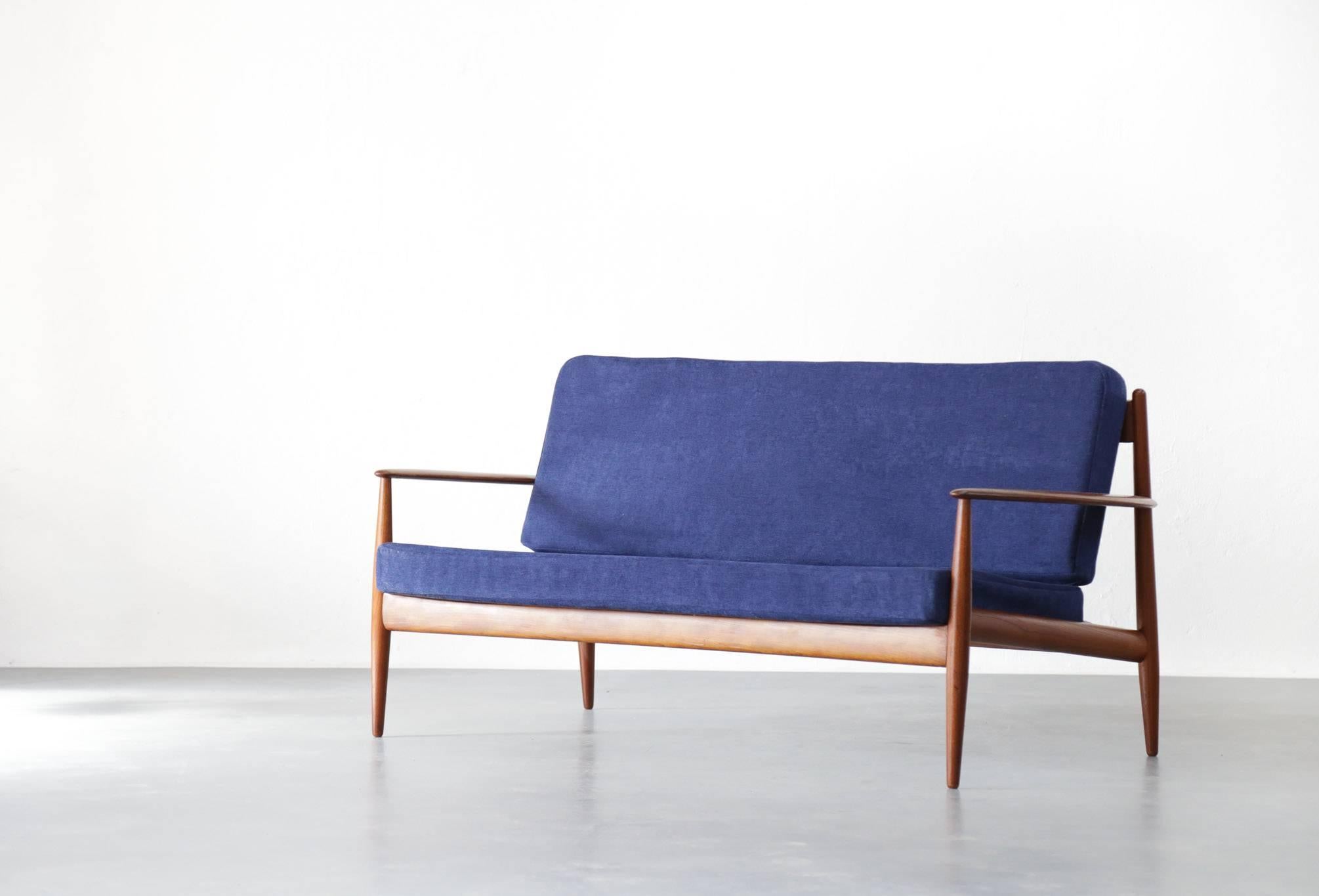 Modern Grete Jalk Danish Sofa, France and Son Freshly Reupholstered In Excellent Condition For Sale In Lyon, FR