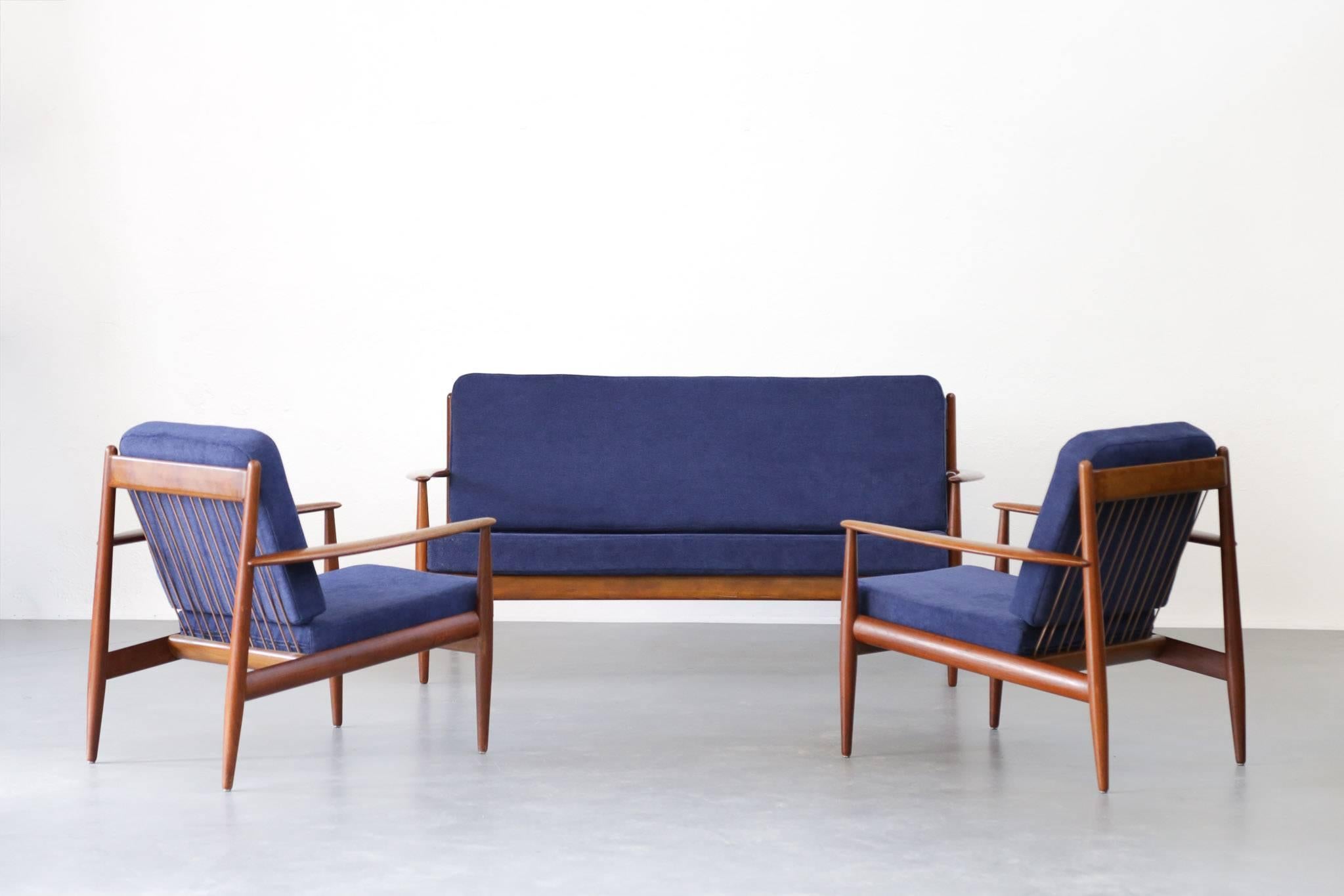 Modernes dänisches Sofa von Grete Jalk, Frankreich, Sohn und Sohn, neu gepolstert im Angebot 3