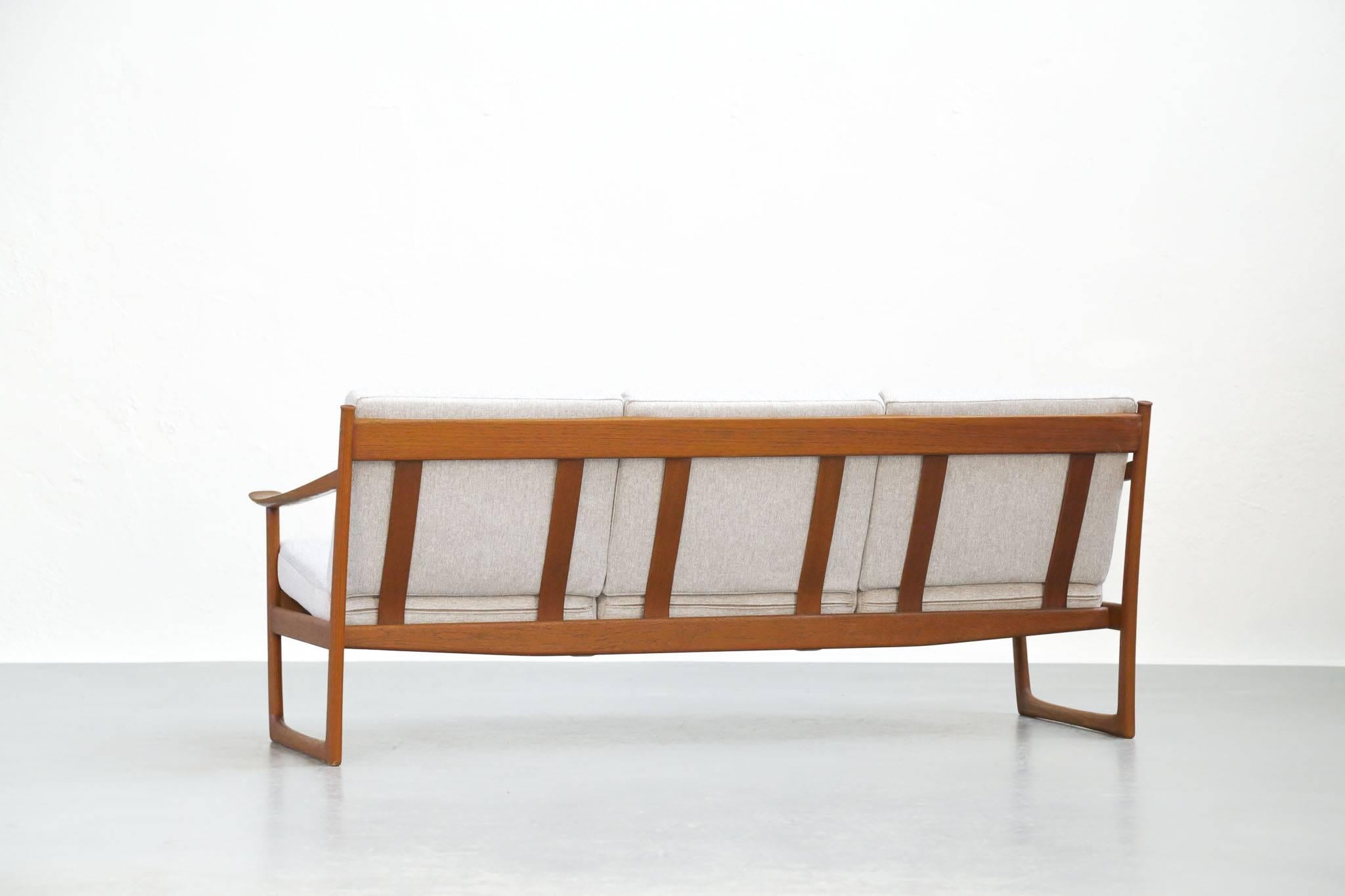 peter hvidt sofa