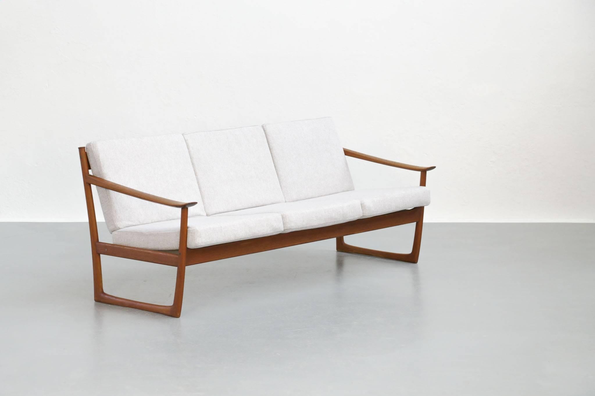 20th Century Danish Modern Sofa Peter Hvidt & Orla Mølgaard FD130 Midcentury