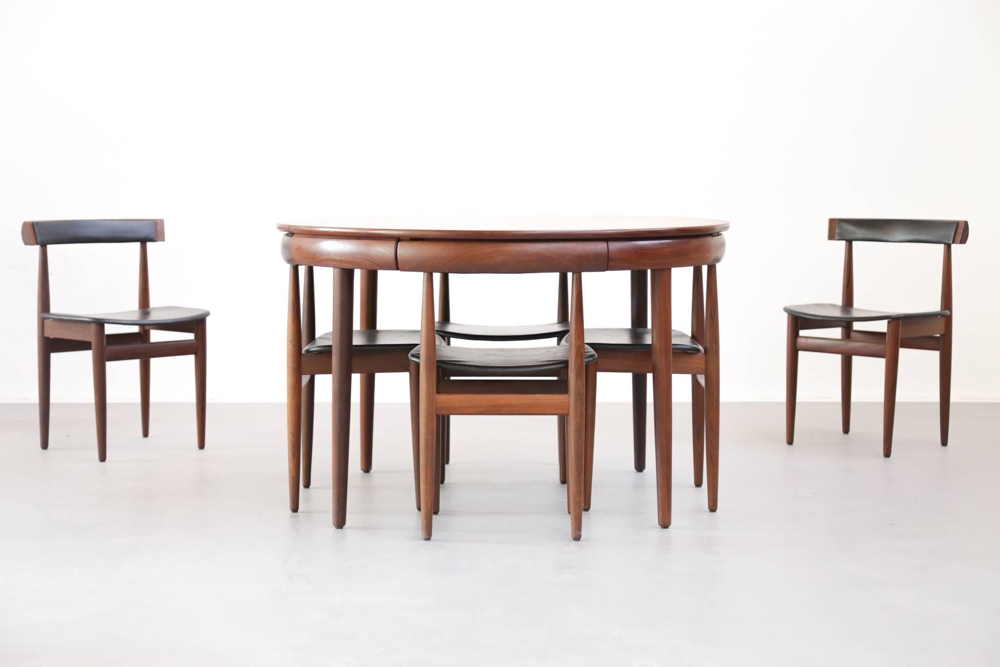 Set of Danish Dining Table with Six Chairs Hans Olsen Model Roundette In Excellent Condition In Lyon, FR
