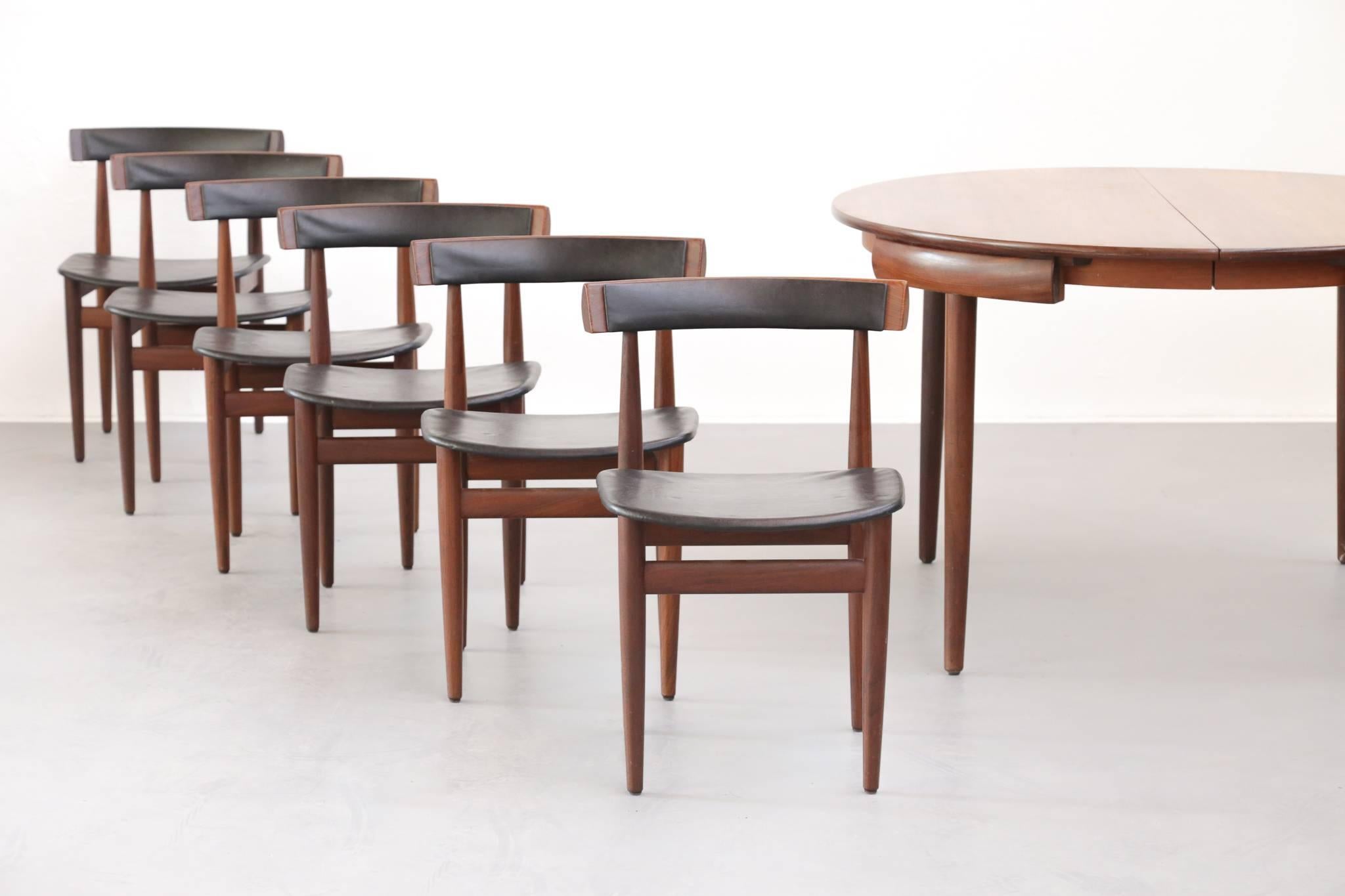 Scandinavian Modern Set of Danish Dining Table with Six Chairs Hans Olsen Model Roundette