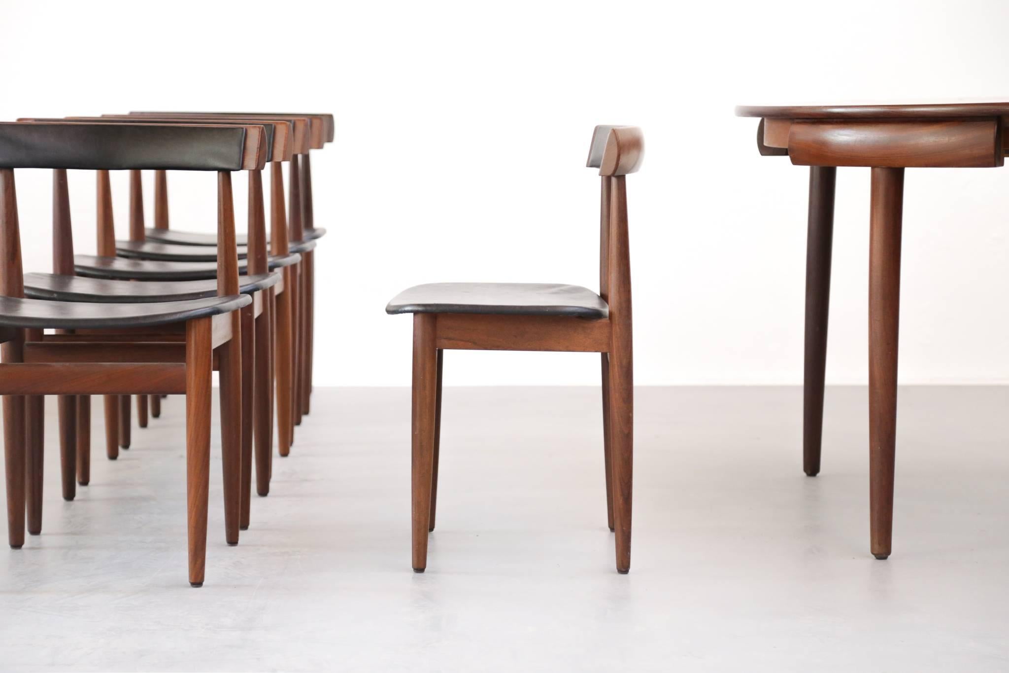 Set of six chairs and dining table designed by Hans Olsen in 1962 for Frem Rojle.
Made of massive teak.

            