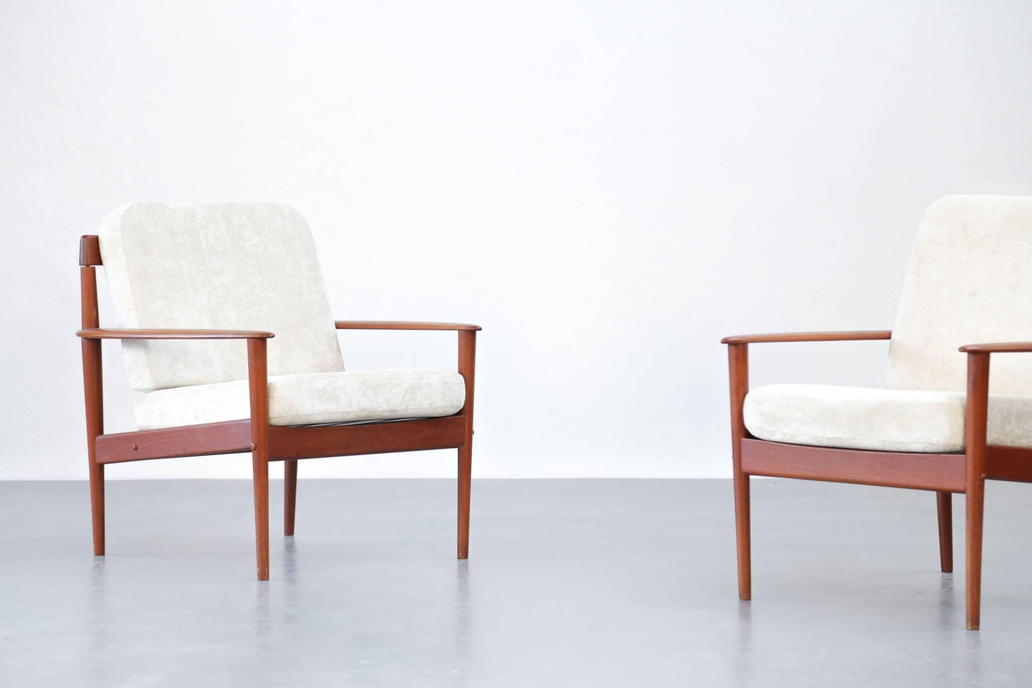 Ein Paar Grete Jalk Sessel, Dänemark, 1960er Jahre. Ausgezeichneter Zustand.
Neue Kissen, frisch gepolstert.
Perfekter Zustand.