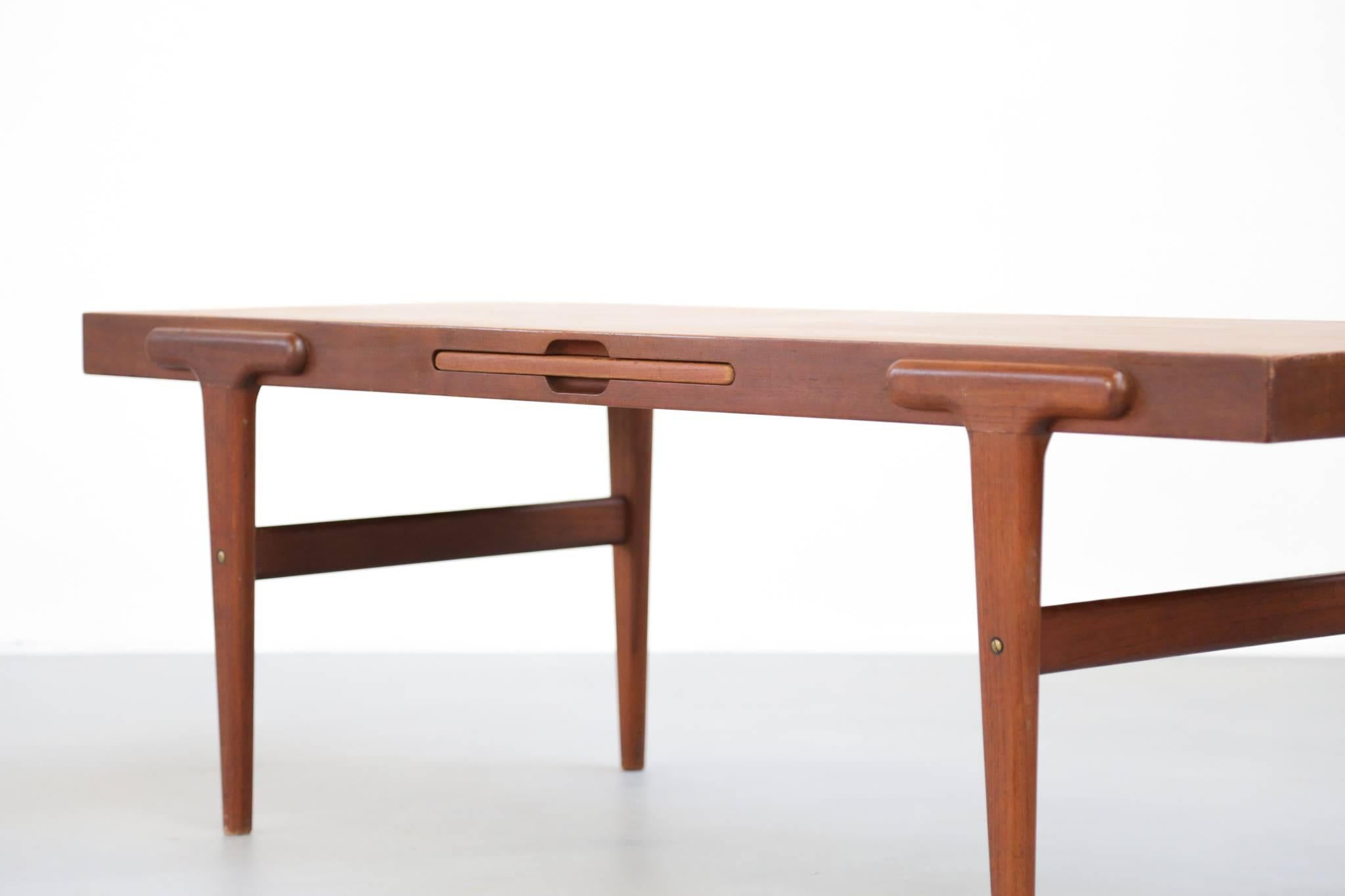 Teck Grande table basse ou table de canapé Johannes Andersen en vente
