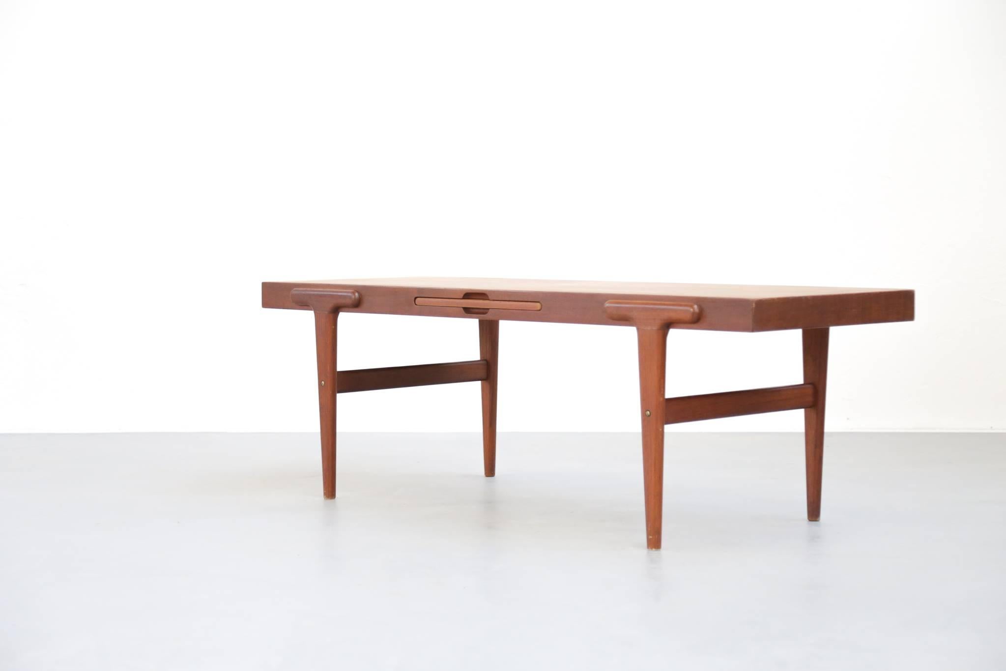 20ième siècle Grande table basse ou table de canapé Johannes Andersen en vente