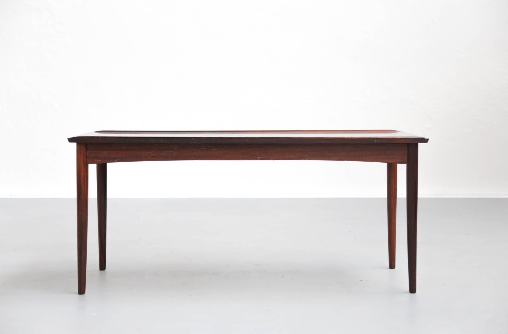 Sofa or coffee table, Scandinavian style.
Made of Rio rosewood.