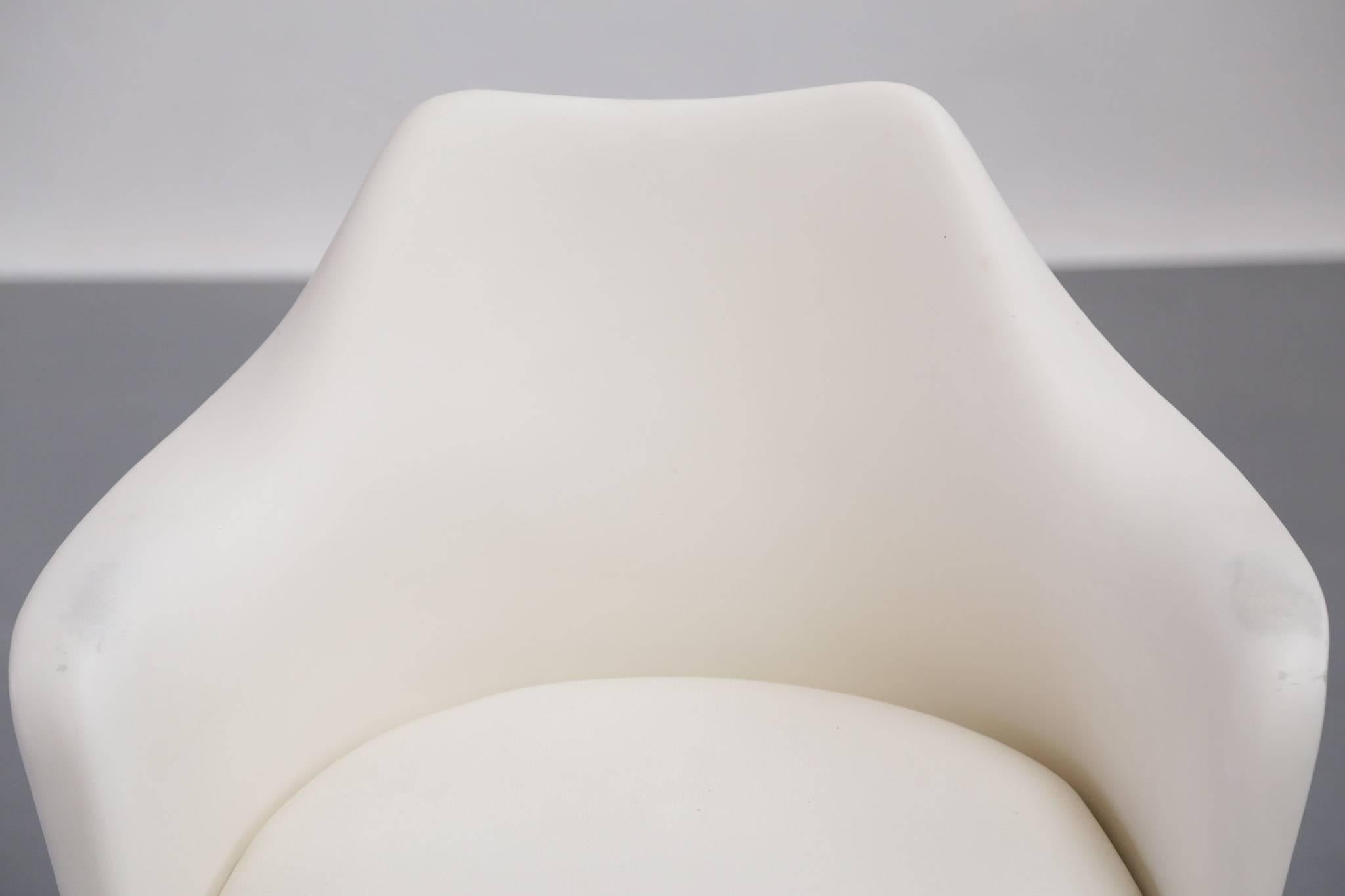 Tulip Armchair by Eero Saarinen, Knoll International 3