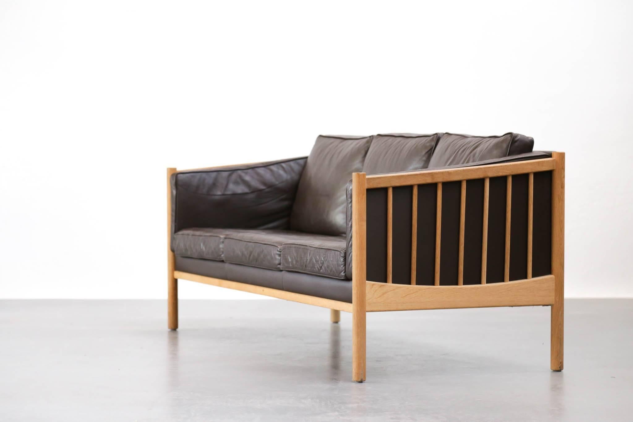 Scandinavian Sofa Brown Leather and Oak, 1970s In Excellent Condition In Lyon, FR