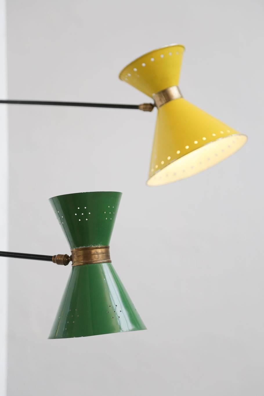 Lampshade in metal with brass arm.
In the style of French designer Pierre Guariche.
Wall light and sconce.