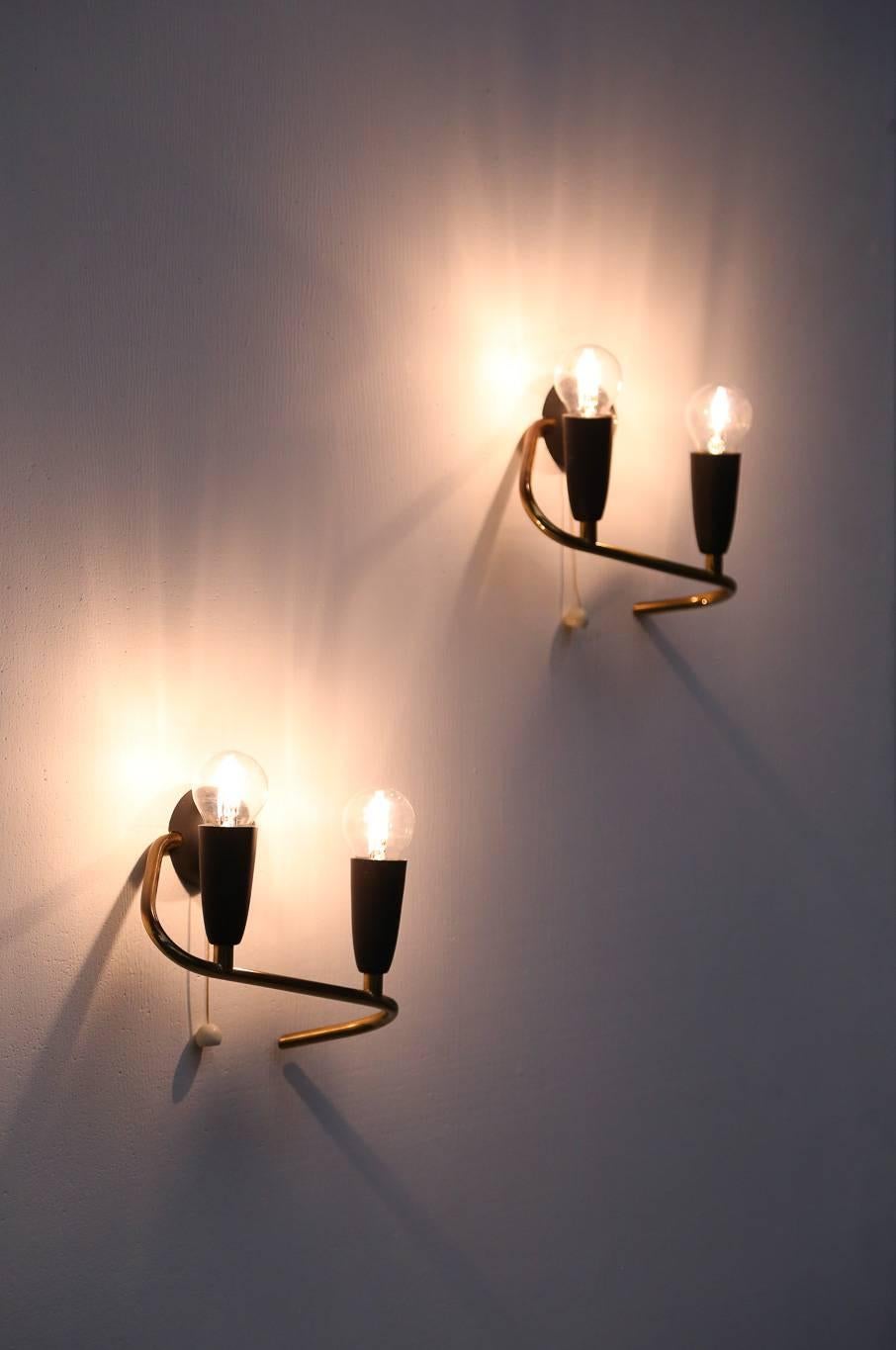 Italian Design Pair of Minimalist Wall Sconces Midcentury In Good Condition For Sale In Lyon, FR