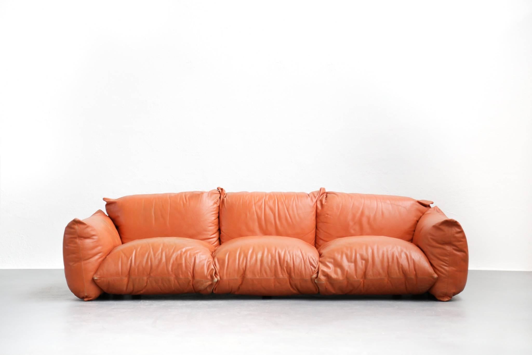 Graphic orange sofa designed by Mario Marenco for Arflex in 1970s.
Three-seat sofa made of leather.