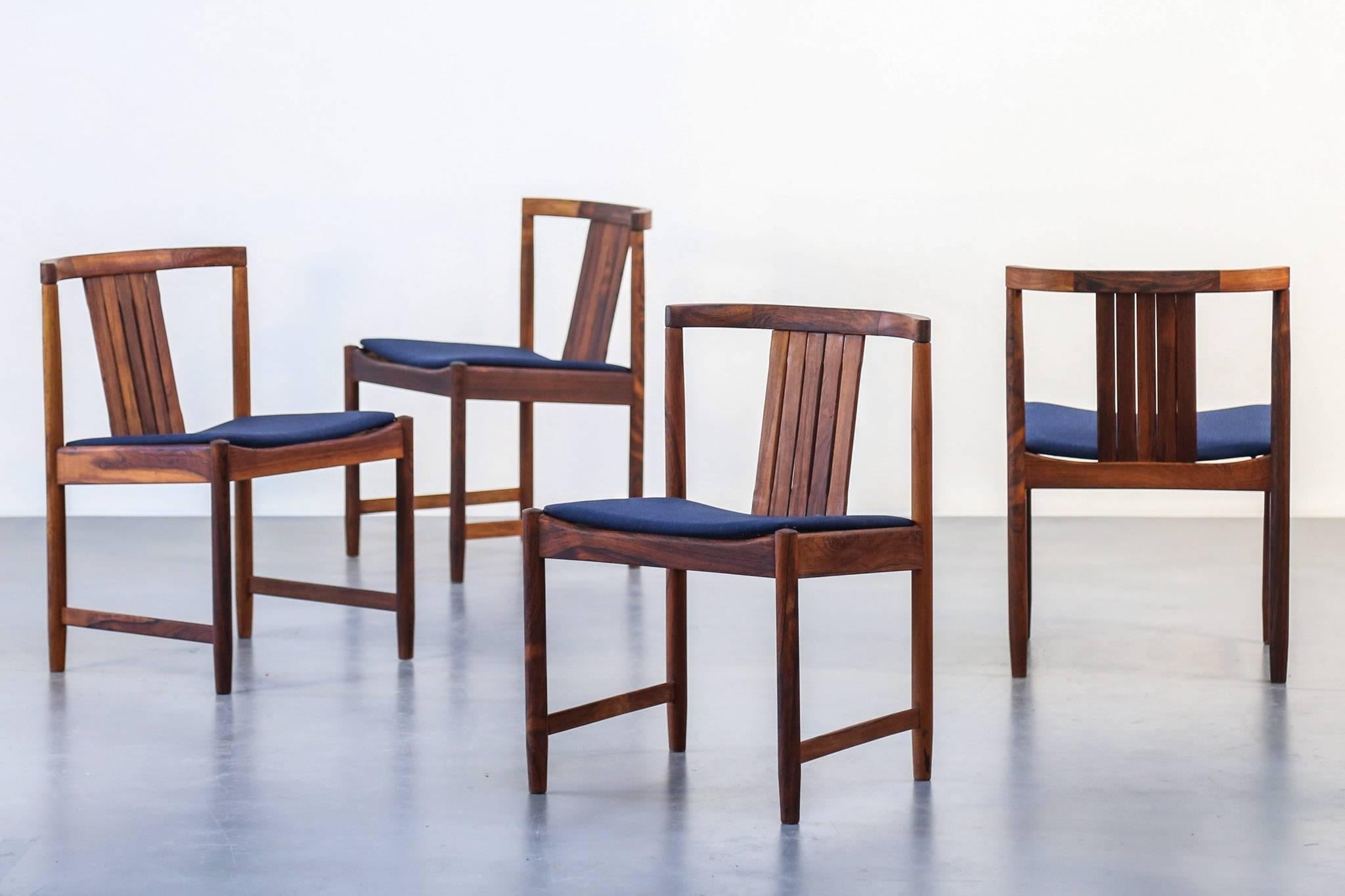 Ensemble de quatre chaises de salle à manger attribuées à Illum Wikkelsø en bois de rose en vente 3