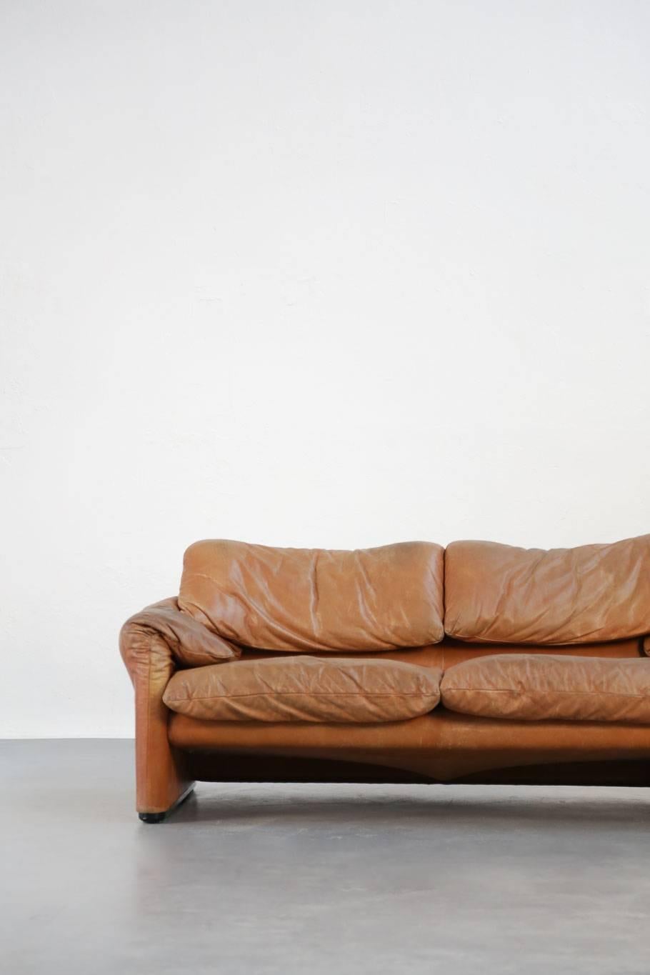 Italian design for this sofa designed by Vice Magistretti and made by Cassina.
Sofa made of Havana leather in 1970s.
 