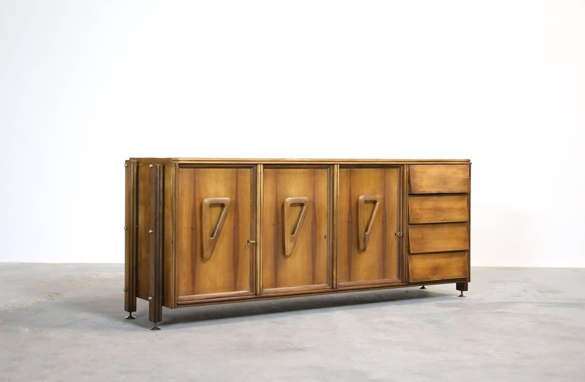 Probably a single model for this rare sideboard.
Made of rosewood.