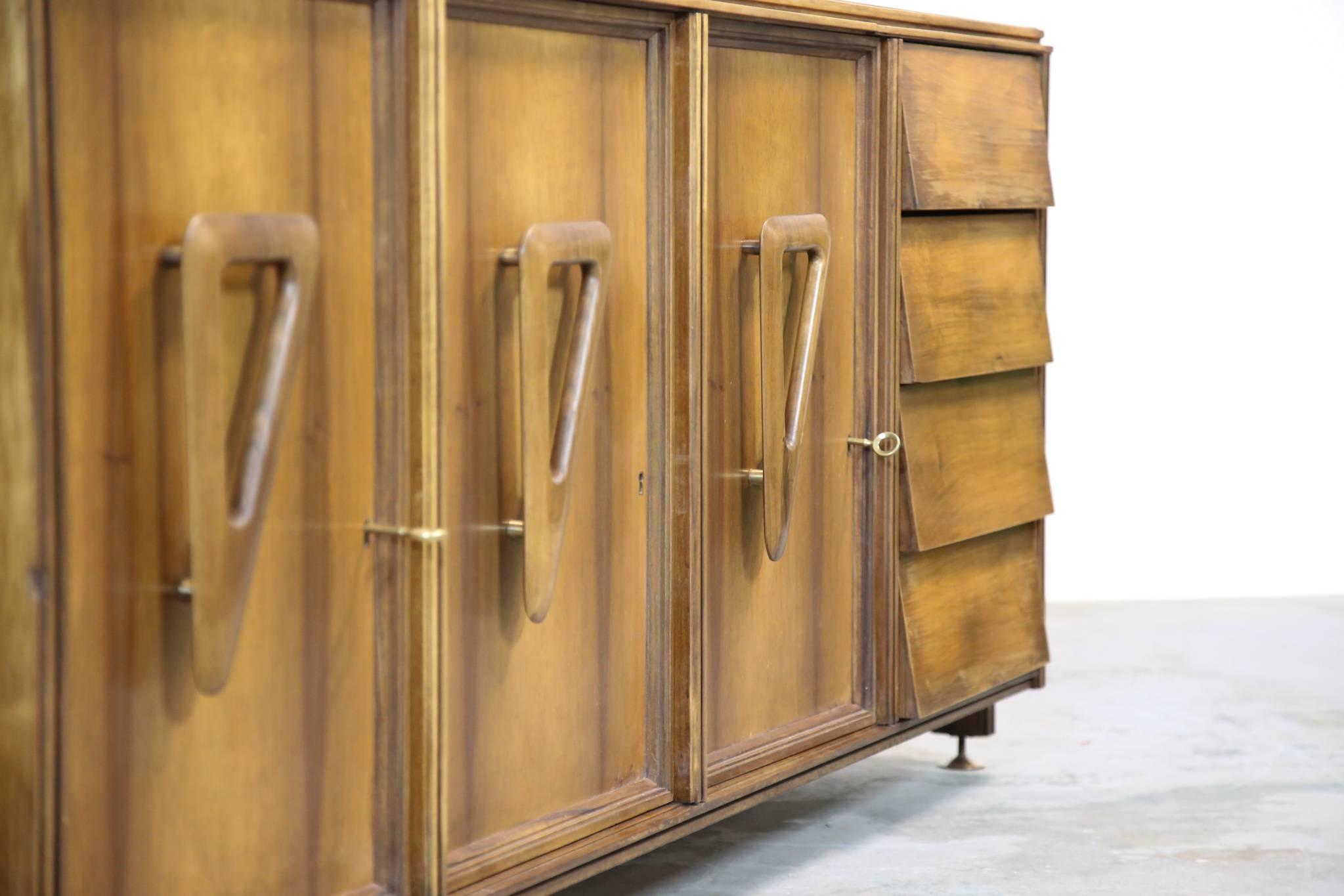 Italian Rosewood Sideboard, 1960s In Excellent Condition For Sale In Lyon, FR