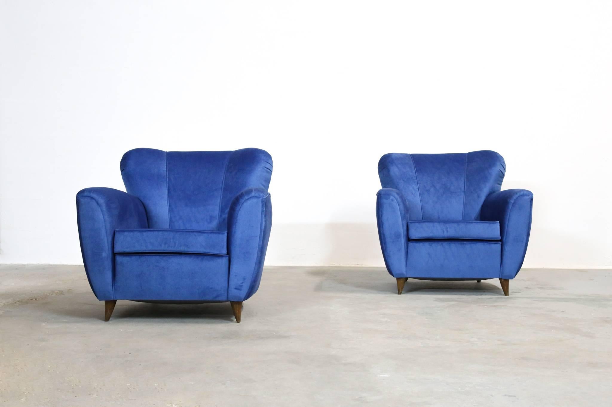 Italian Pair of Armchairs in the Style of Gio Ponti, 1960s For Sale