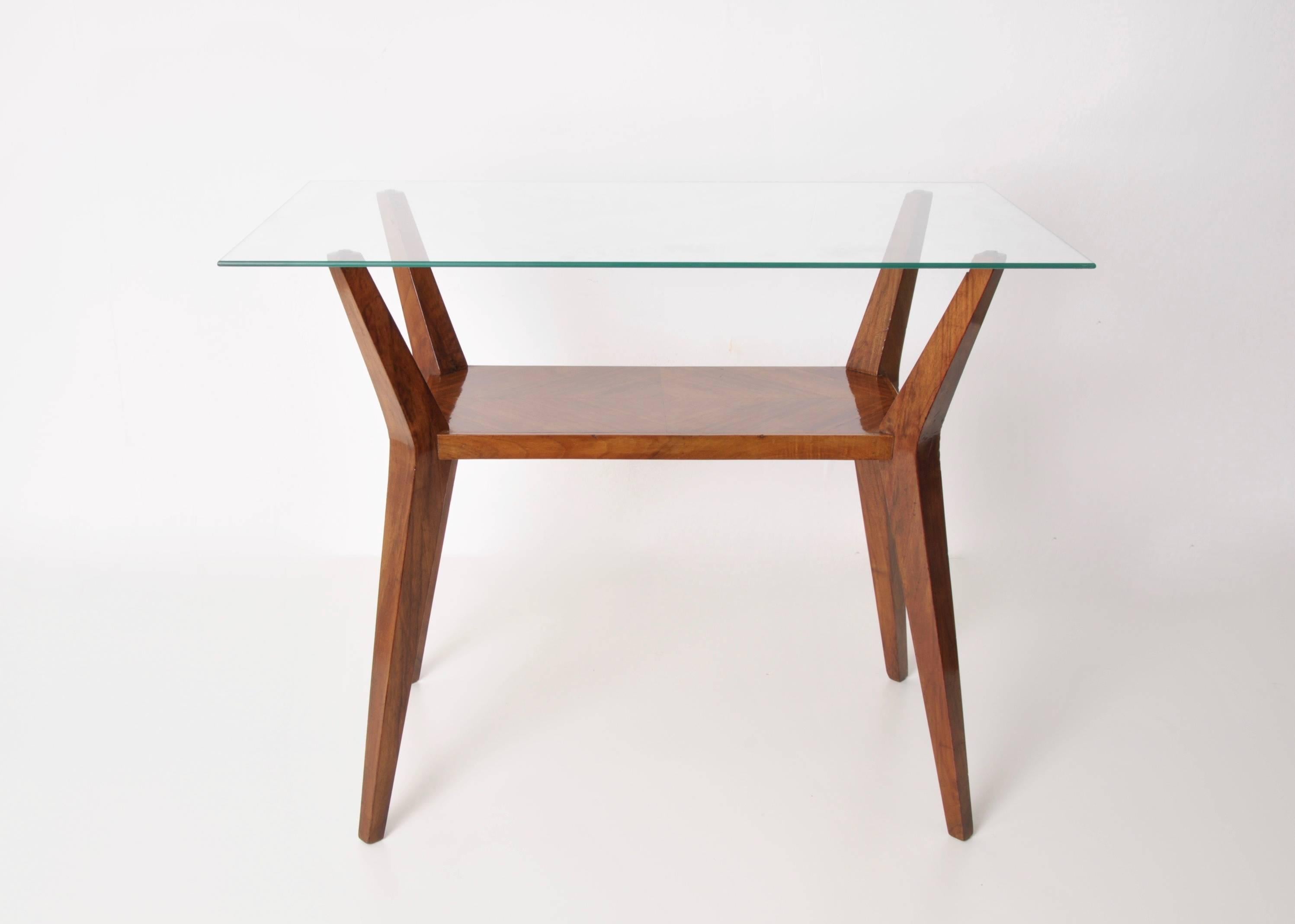 Cesare Lacca, coffee table. Walnut wood and glass top, Italy, circa 1950. Professionally restored, mint conditions.
