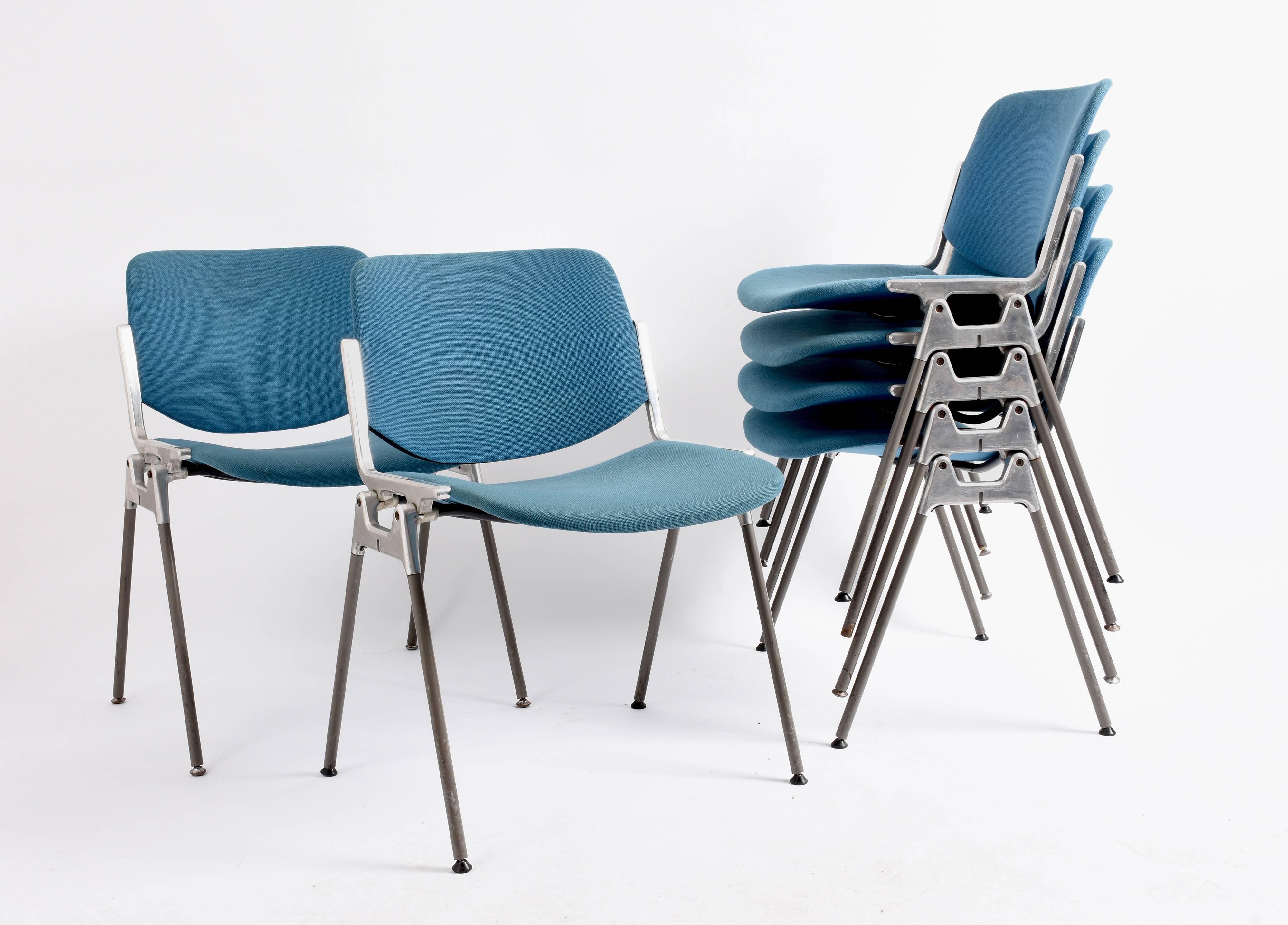 Set of six DSC 106 Rainbow stacking chairs, designed in 1965 with original blue fabric, perfect for use as dining chairs and office chairs.