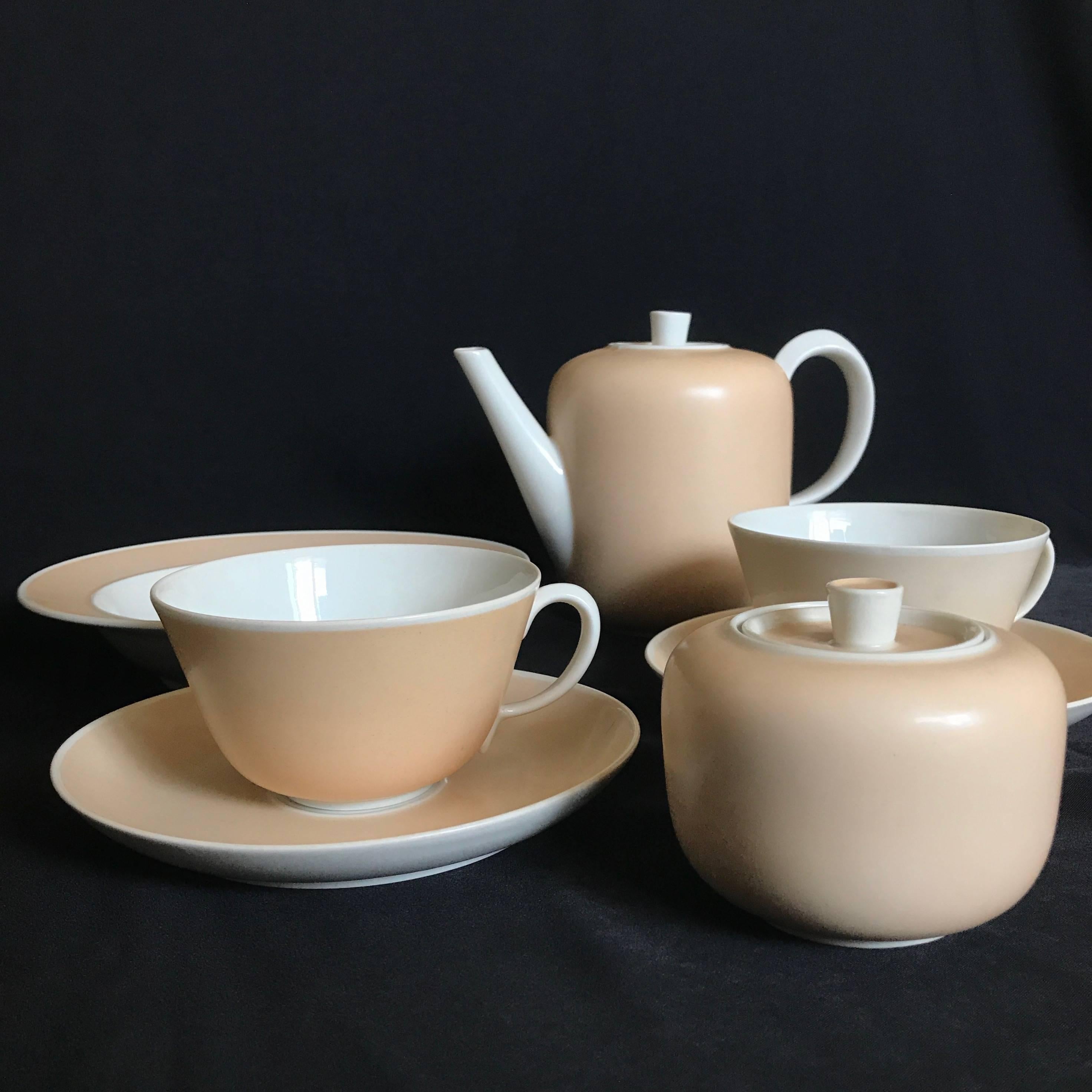 Gio Ponti style tea / Giovanni Gariboldi. Porcelain Richard Ginori Pittoria di Doccia 1933 
One teapot, one sugar bowl, two cups with saucers, one cookie plate.