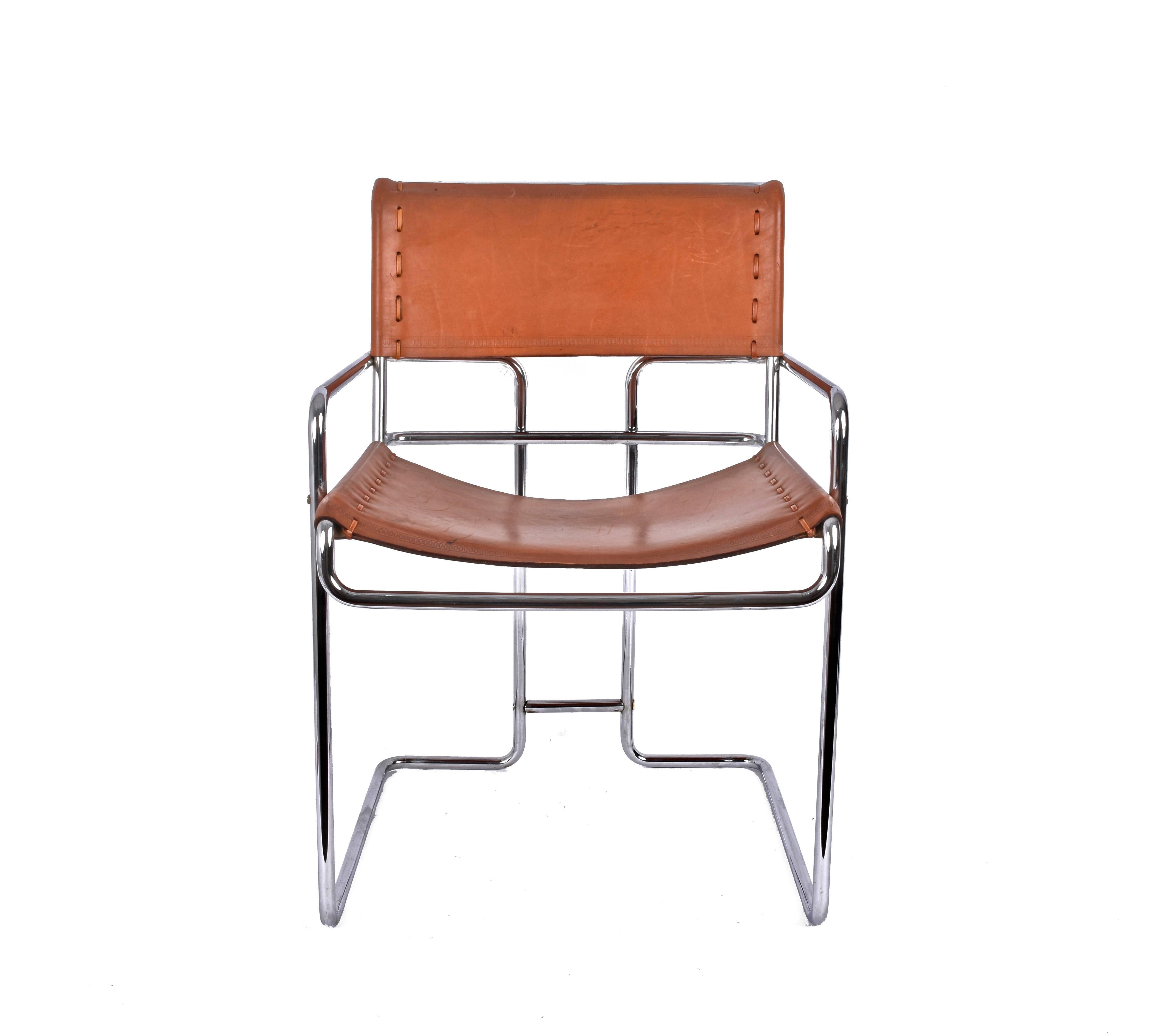A sophisticated example of authentic Italian Vintage, original 1970s, in excellent condition; suitable for any environment and with very comfortable seating; of genuine Italian leather and chromed steel, signed Mariani by Guido