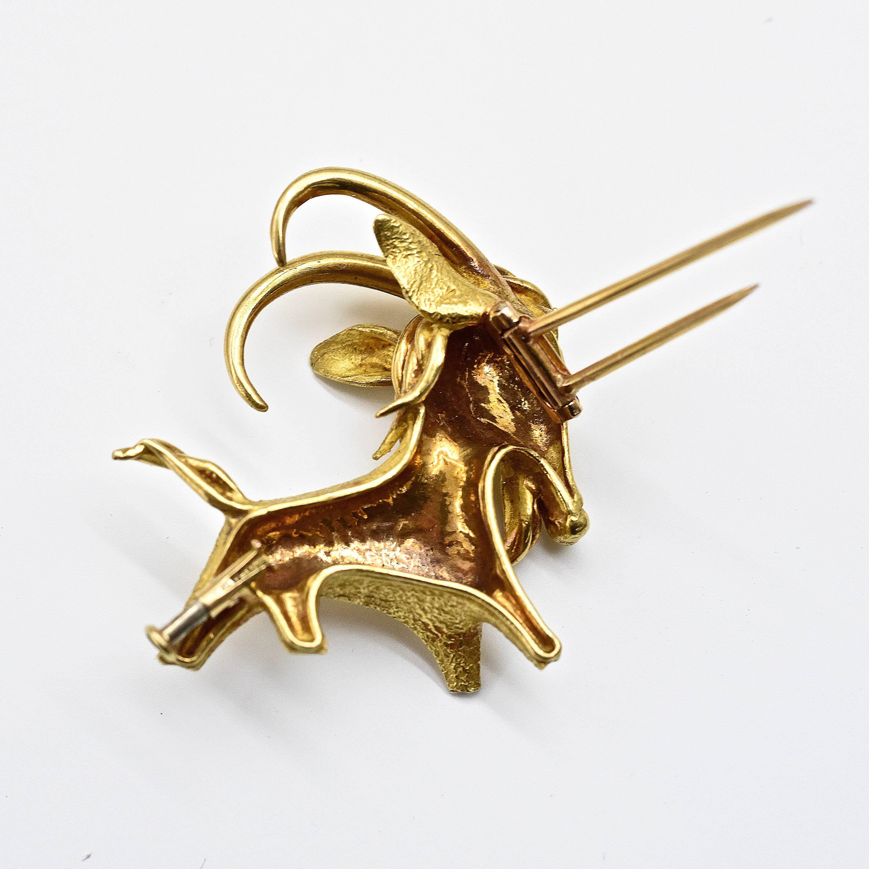 Bvlgari, Brooch 18-Carat Yellow Gold, Pin Aries, Signed Bulgari 750 In Excellent Condition In Roma, IT