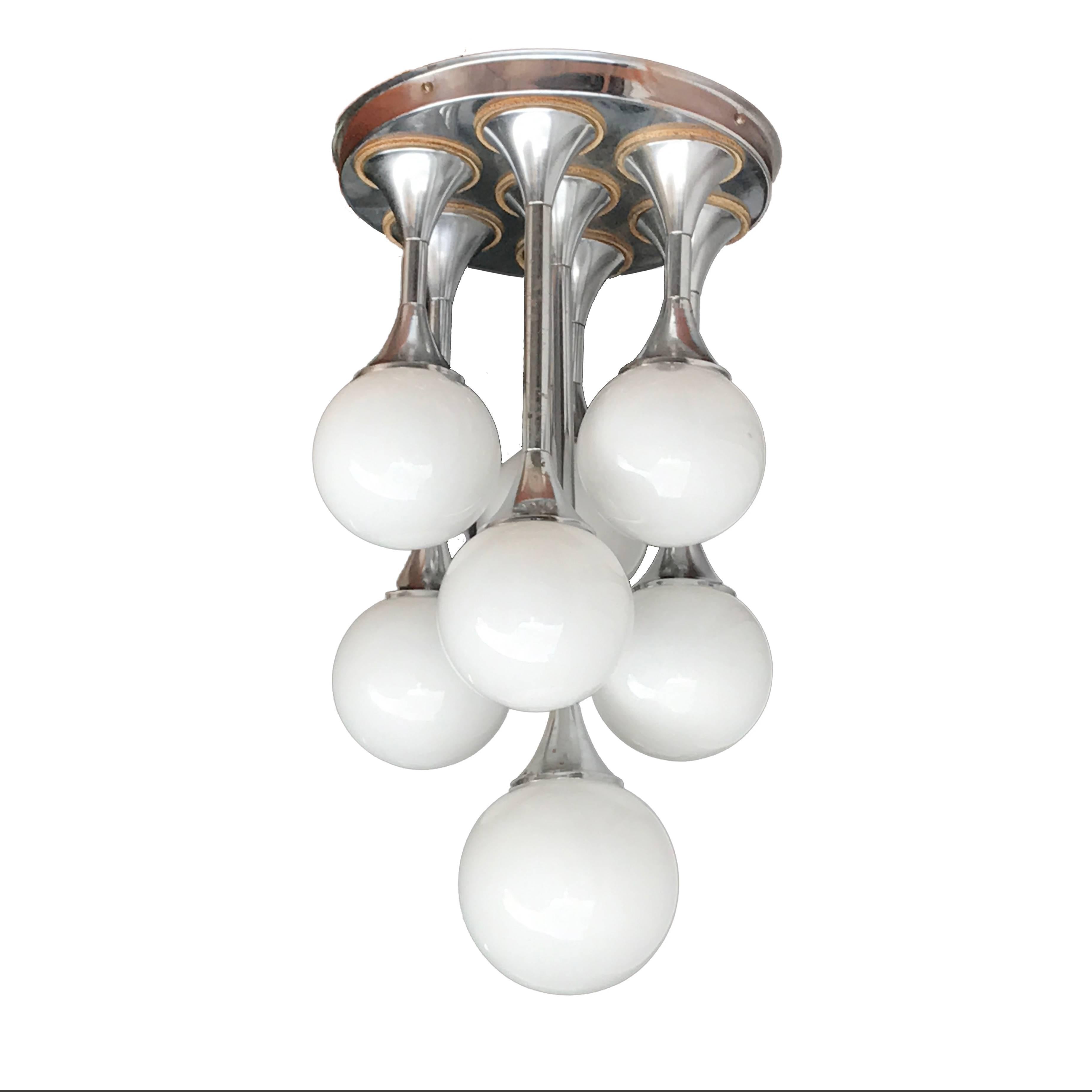 Space Age Seven Lights Chandelier Chrome and Glass Italian Lighting, 1970s In Good Condition In Roma, IT