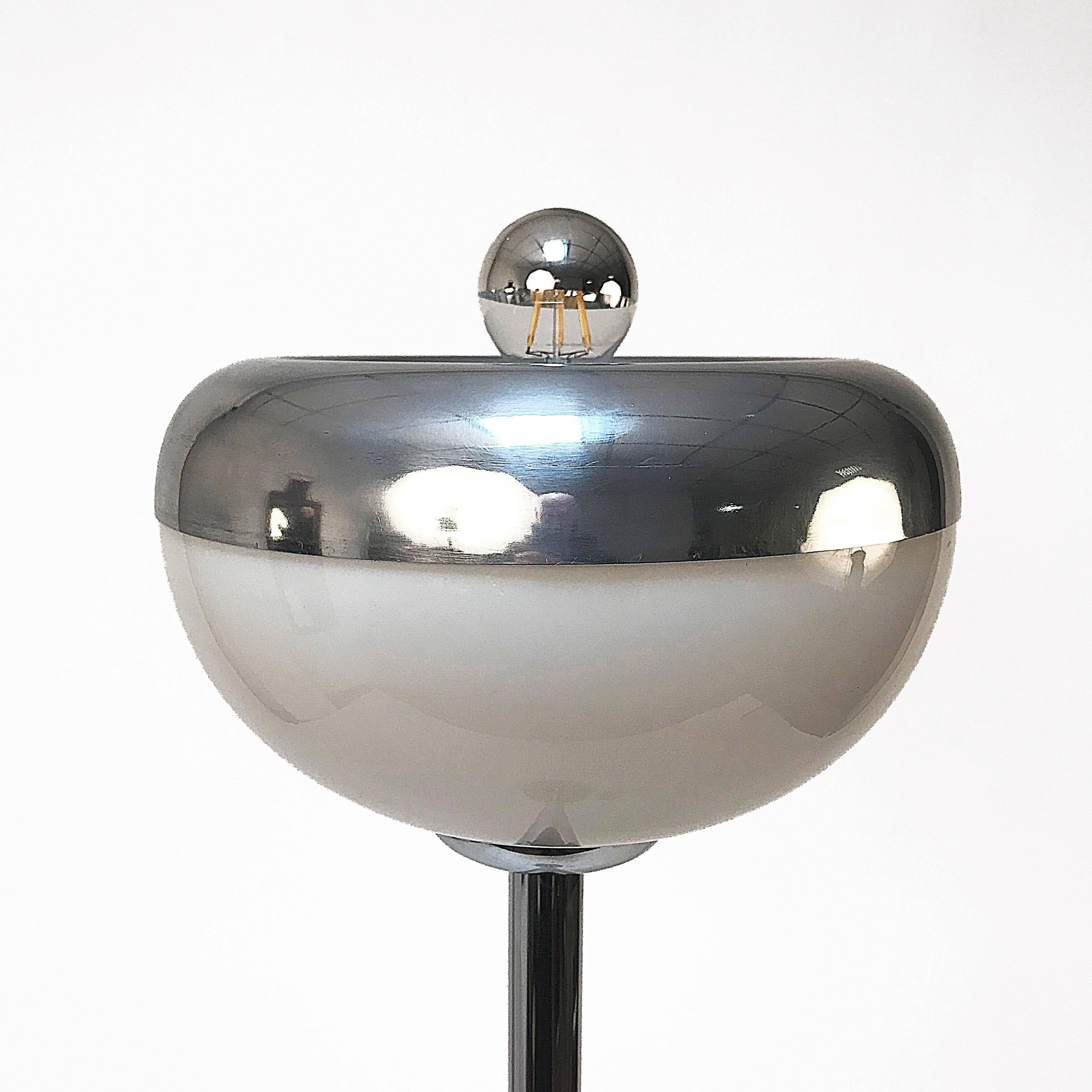 Floor Lamp Aluminium Metal Glass Vintage Manufactured in Italy, 1960s-1970s In Good Condition In Roma, IT