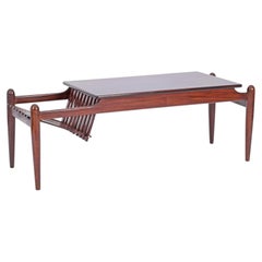Mesa de centro con revistero de madera de teca, Italia Años 60