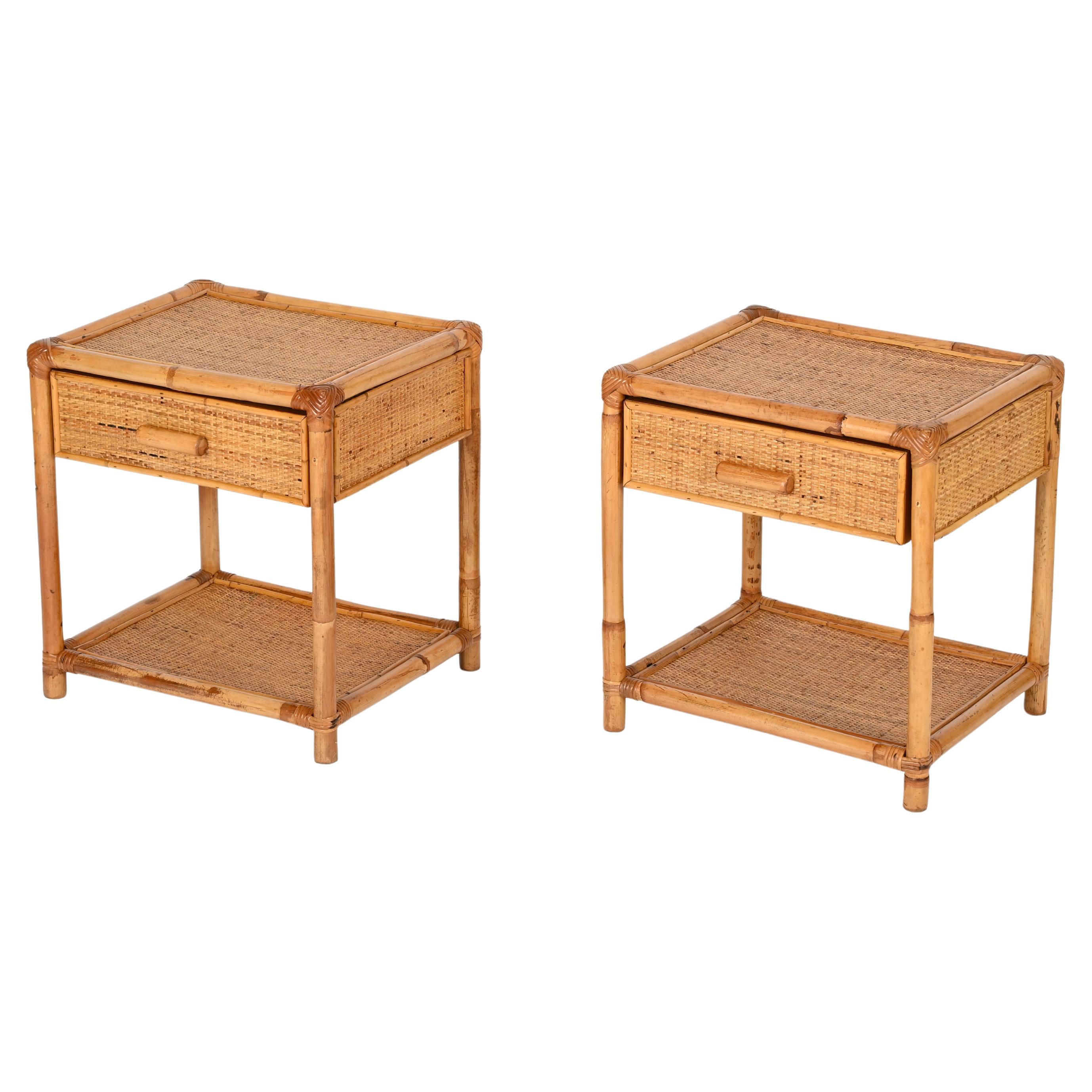 Paire de tables de nuit Côte d'Azur en bambou et rotin tressé, Italie, années 1970 en vente