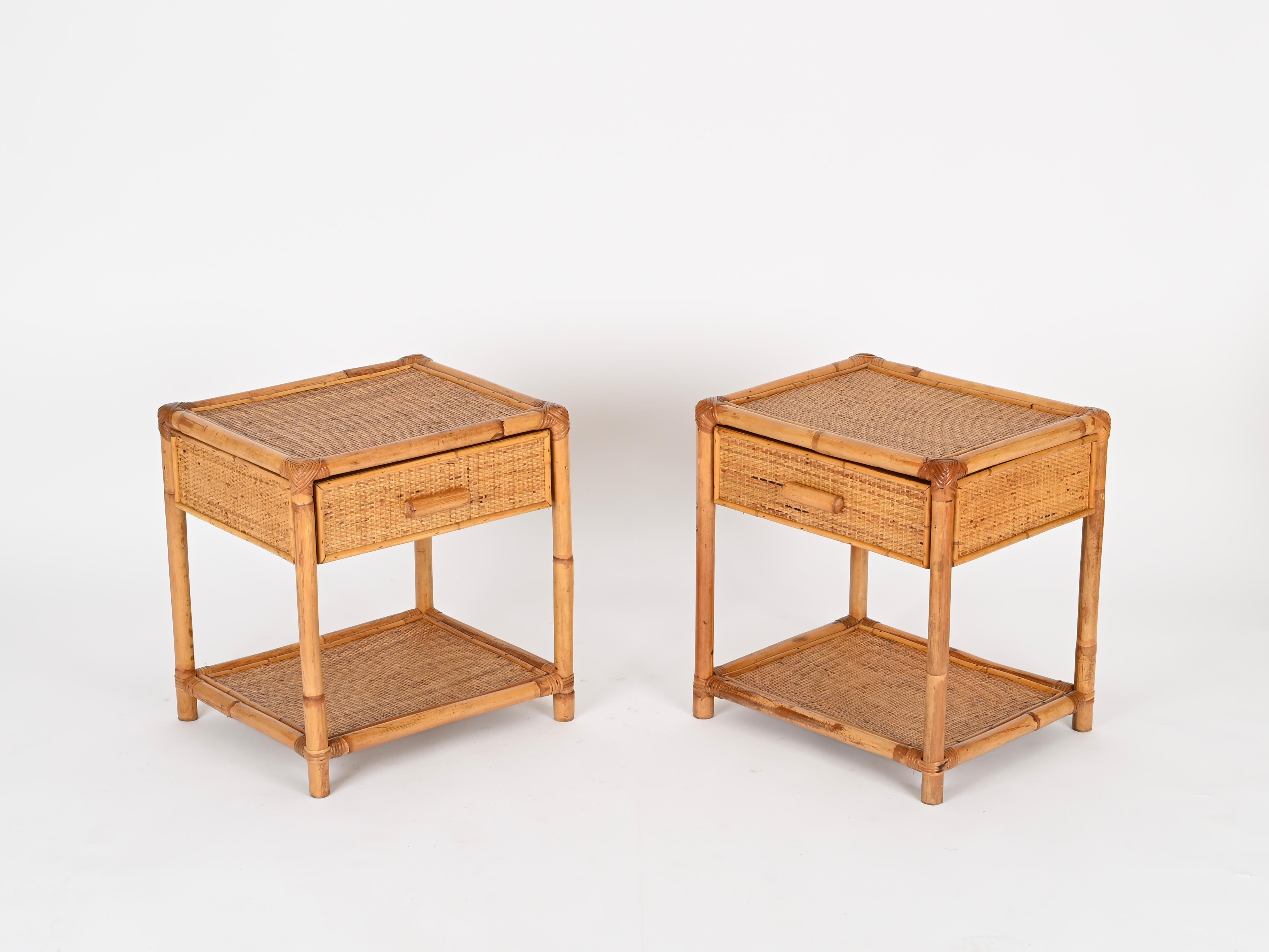 italien Paire de tables de nuit Côte d'Azur en bambou et rotin tressé, Italie, années 1970 en vente