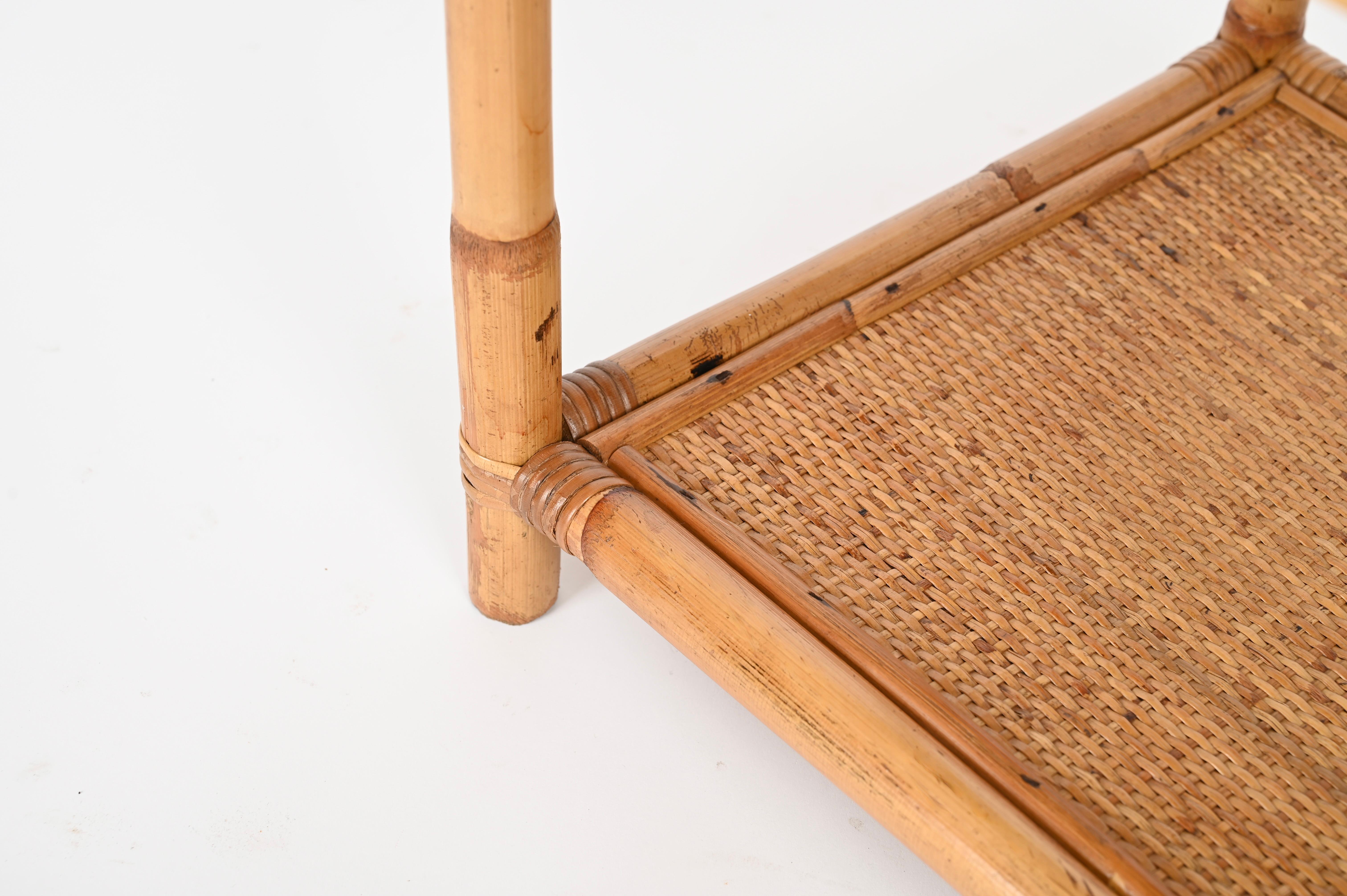 Paire de tables de nuit Côte d'Azur en bambou et rotin tressé, Italie, années 1970 en vente 1
