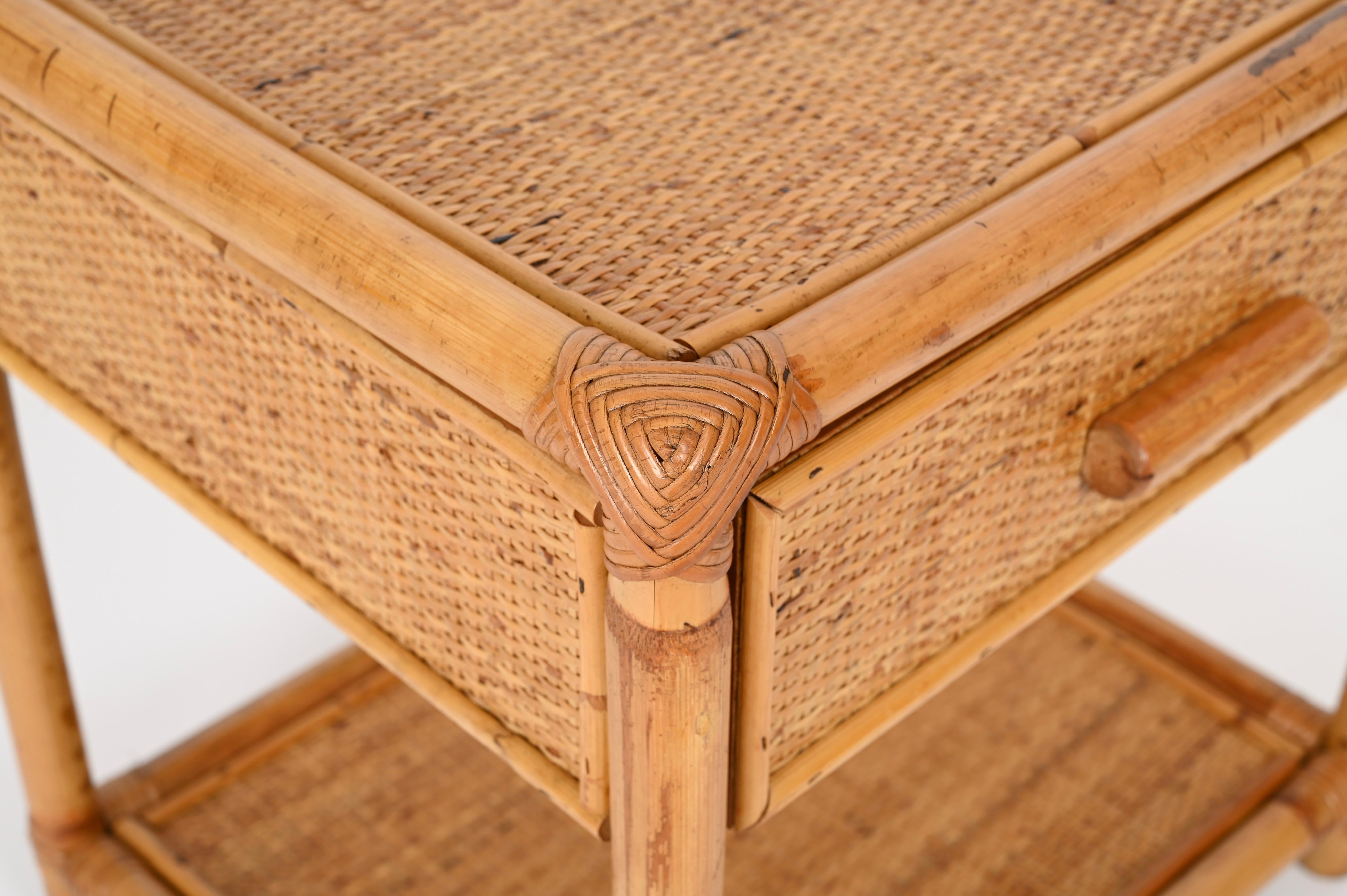 Paire de tables de nuit Côte d'Azur en bambou et rotin tressé, Italie, années 1970 en vente 2