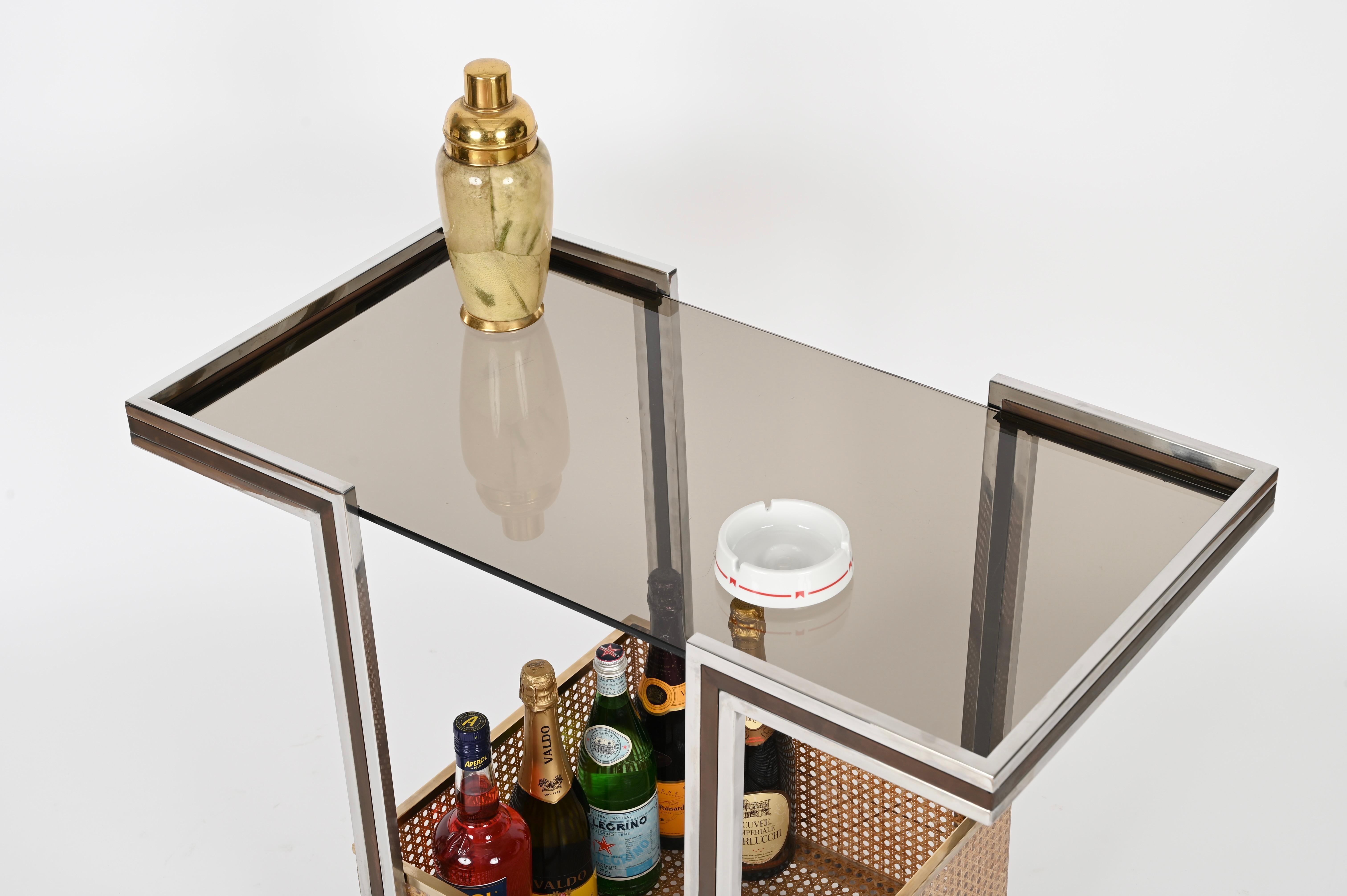 Willy Rizzo Serving Bar Cart in Chrome, Brass, Lucite and Straw, Italy 1970s For Sale 5