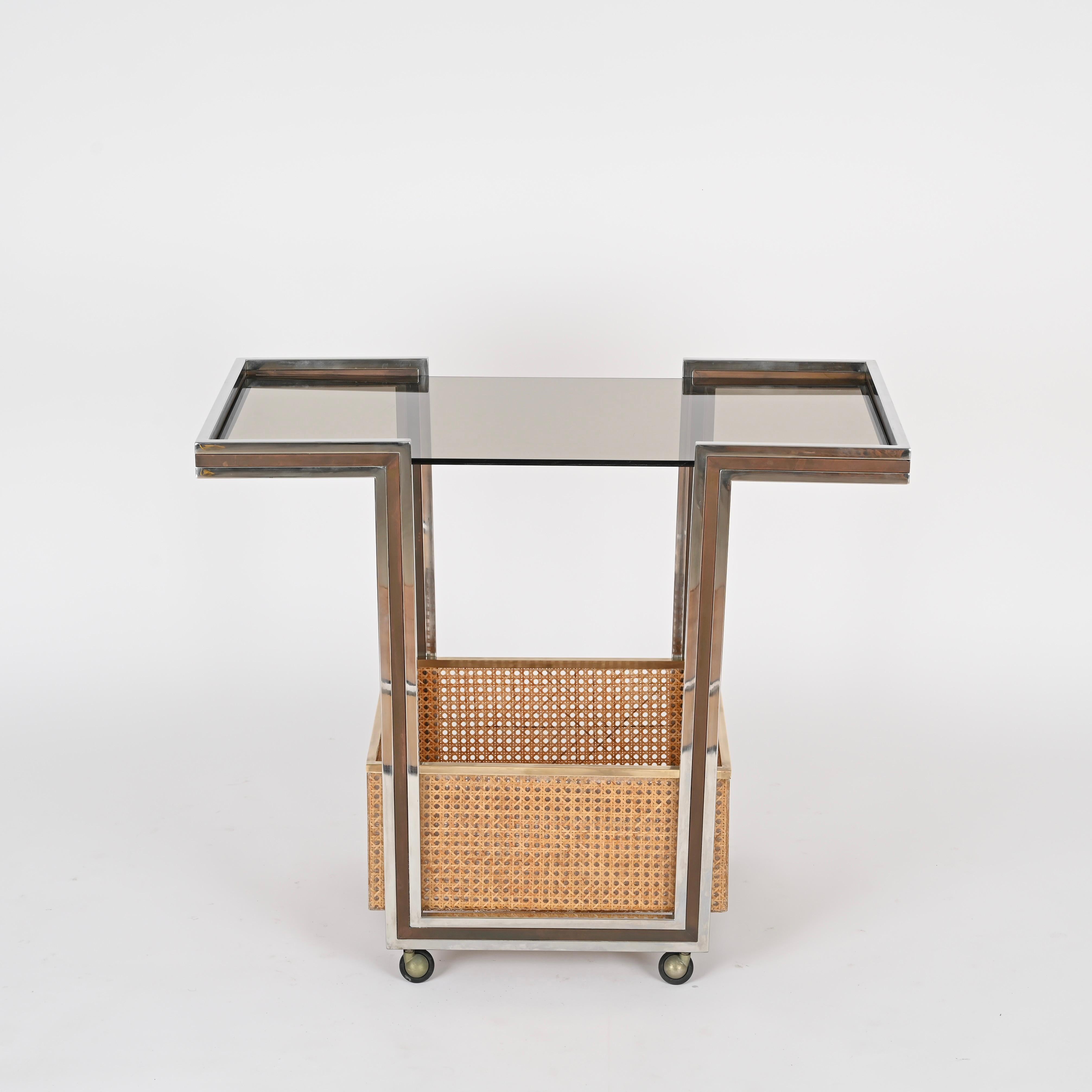 Willy Rizzo Serving Bar Cart in Chrome, Brass, Lucite and Straw, Italy 1970s For Sale 1