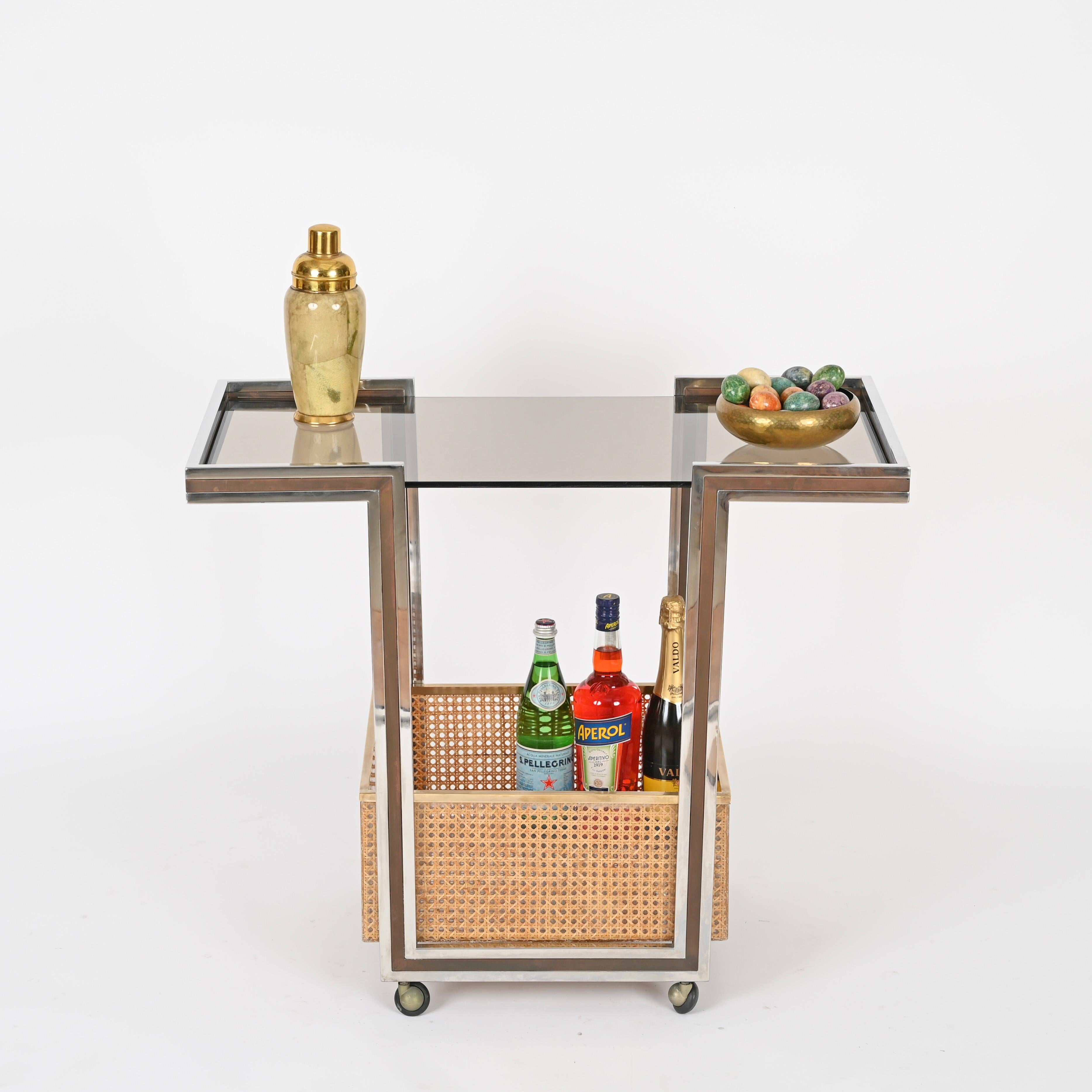 Willy Rizzo Serving Bar Cart in Chrome, Brass, Lucite and Straw, Italy 1970s For Sale 6