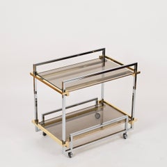 Carrello bar grande di Willy Rizzo con vassoi in cromo, ottone e vetro fumé, Italia, anni '70