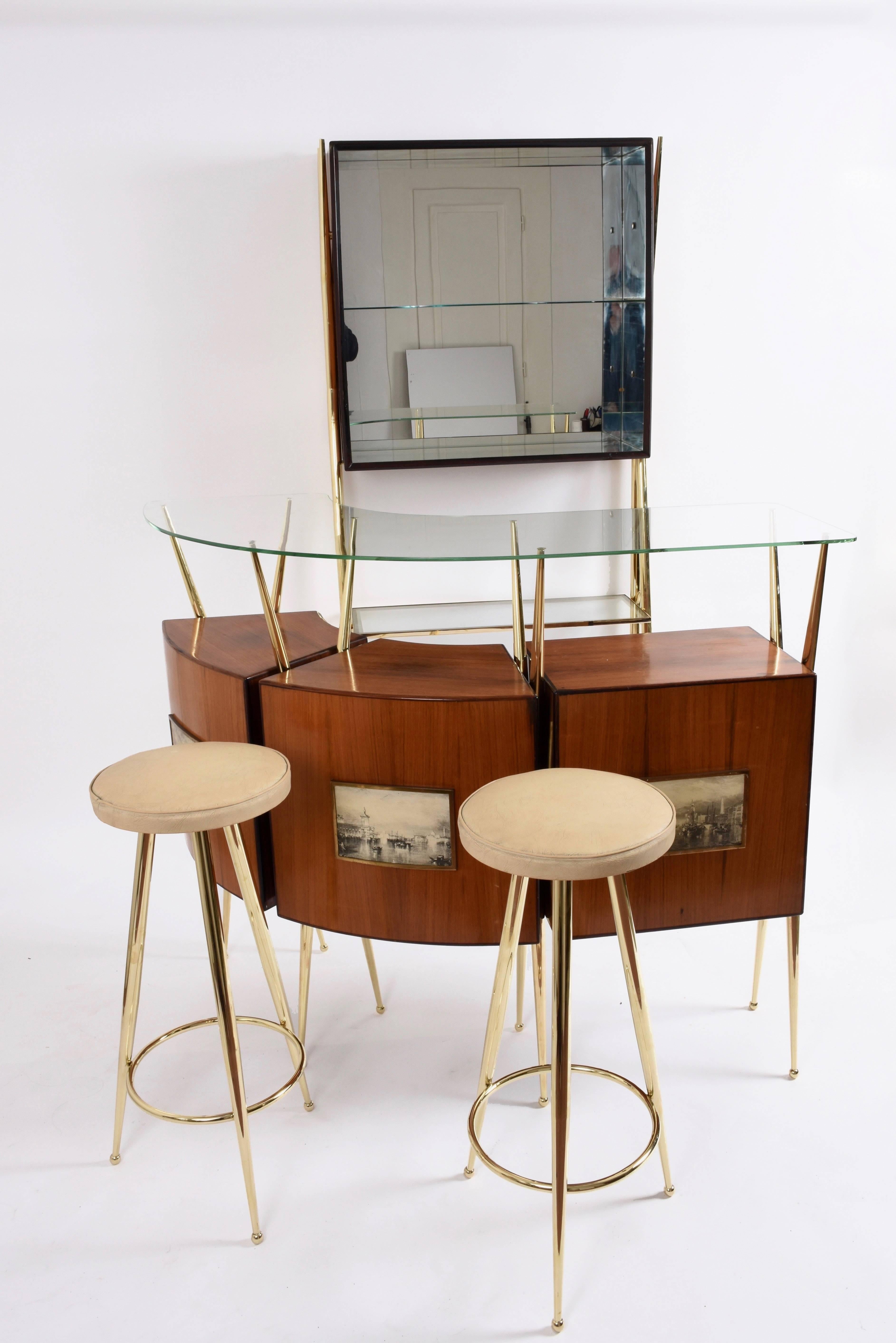 A unique piece for prestigious suites and homes - Complete bar designed by Gio Ponti in the 1950s
This complete bar cabinet consists of one high wall-console, one curved serving cabinet, and two brass stools with original white moleskin seats. The