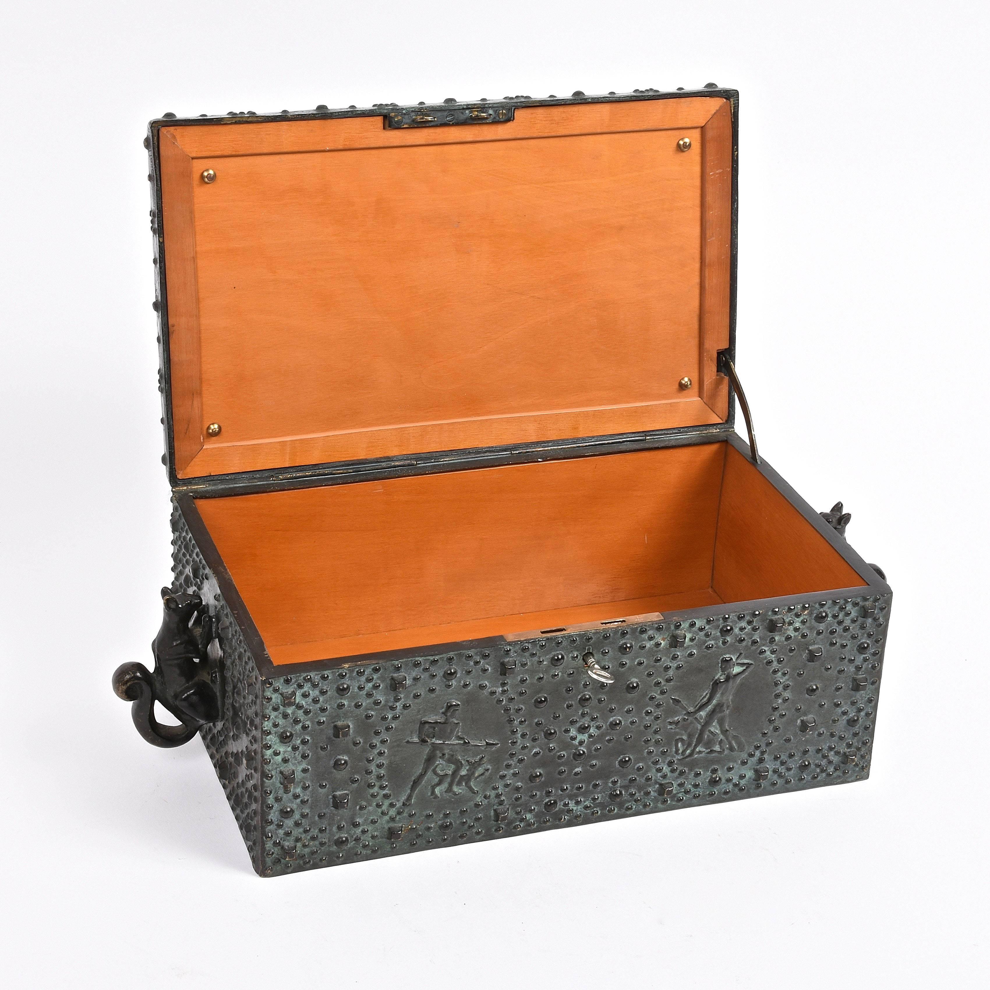 Bronze Chest from the Early 1900, Signed Friedrich Gornik, Austria, 1877-1943 In Fair Condition In Roma, IT