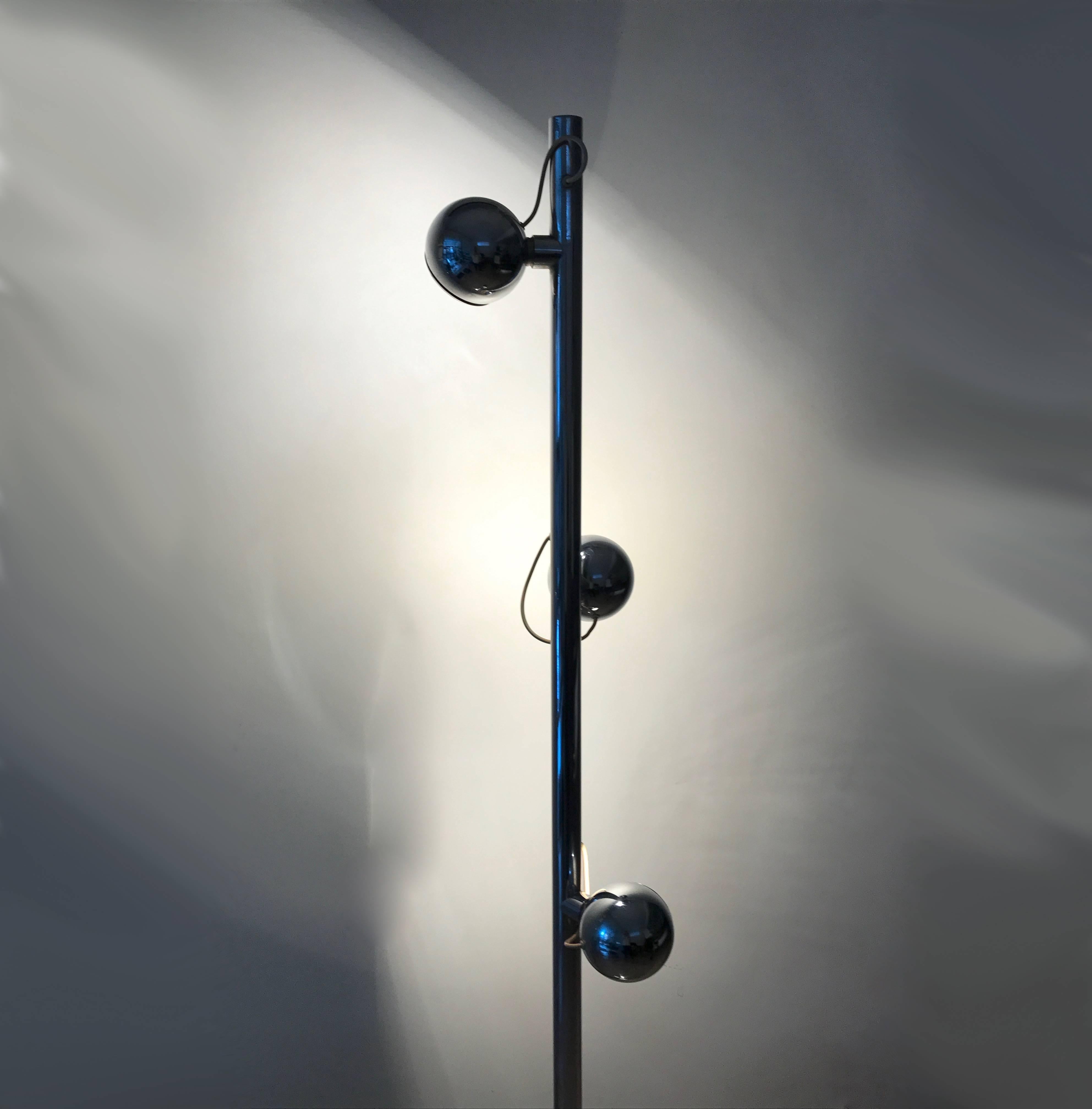 Beautiful floor lamp Luci, Milan, late 1970s.
with chromed metal frame, three adjustable ball shaped magnets, Italian production of Luci - Milano company, late 1970s.

Very good condition dimensions height 190 cm, base diameter 30 cm.