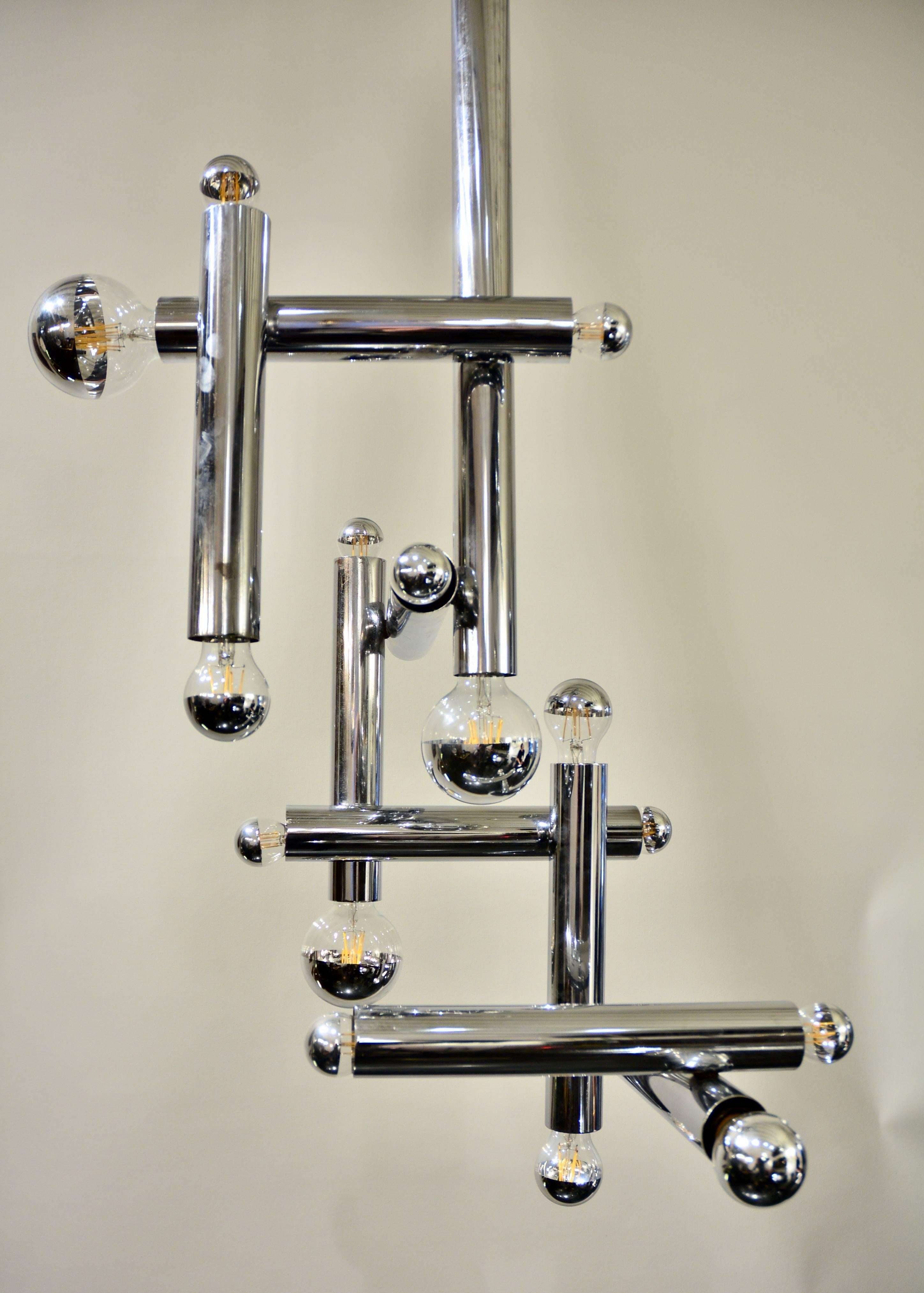 Amazing chandelier by the Italian brand Stilux from the 1970s.
14 lights in total
Total height: 115cm
Total width: 40cm.