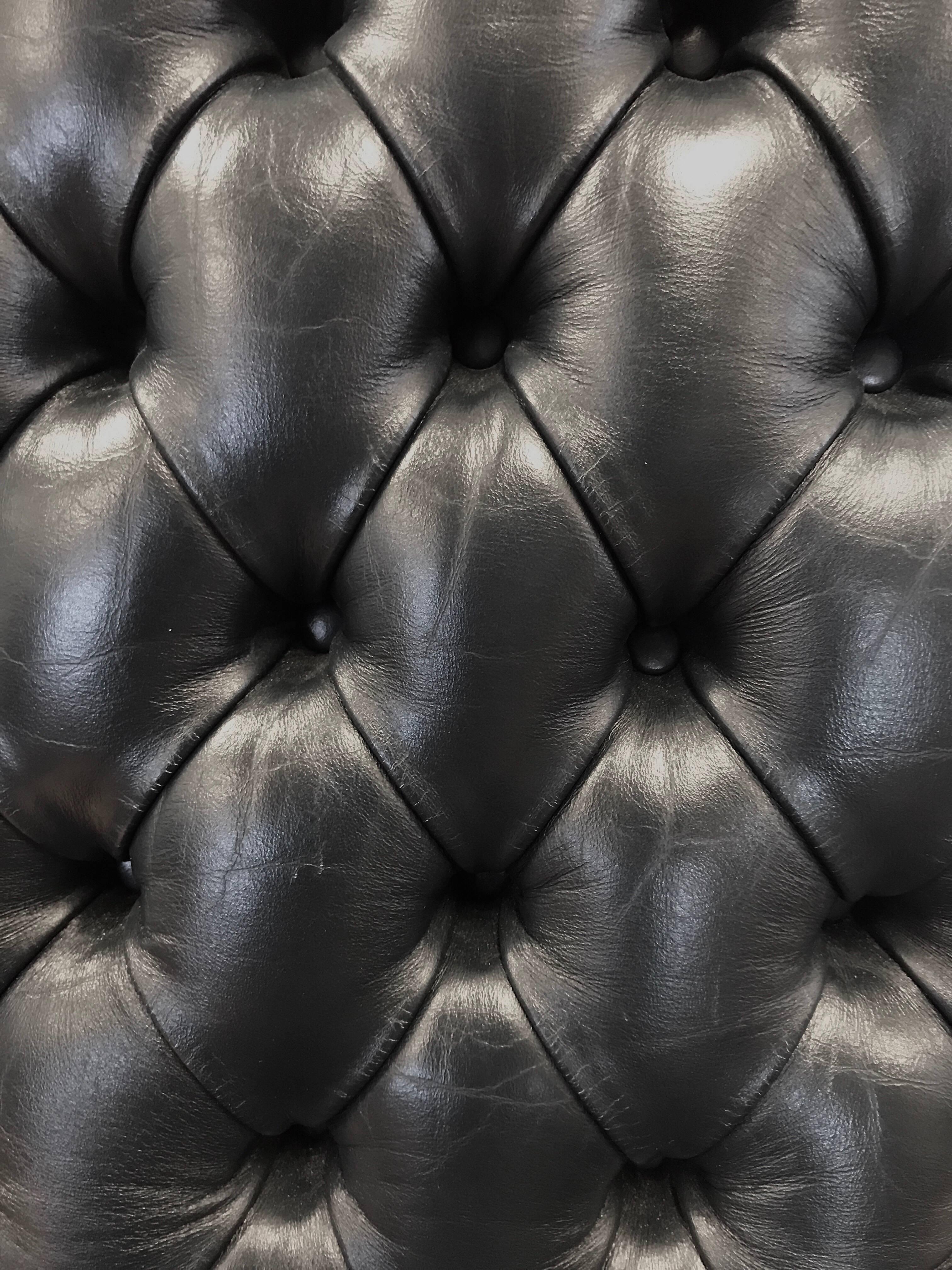 Pair of Tufted Leather Chesterfield Armchairs 1