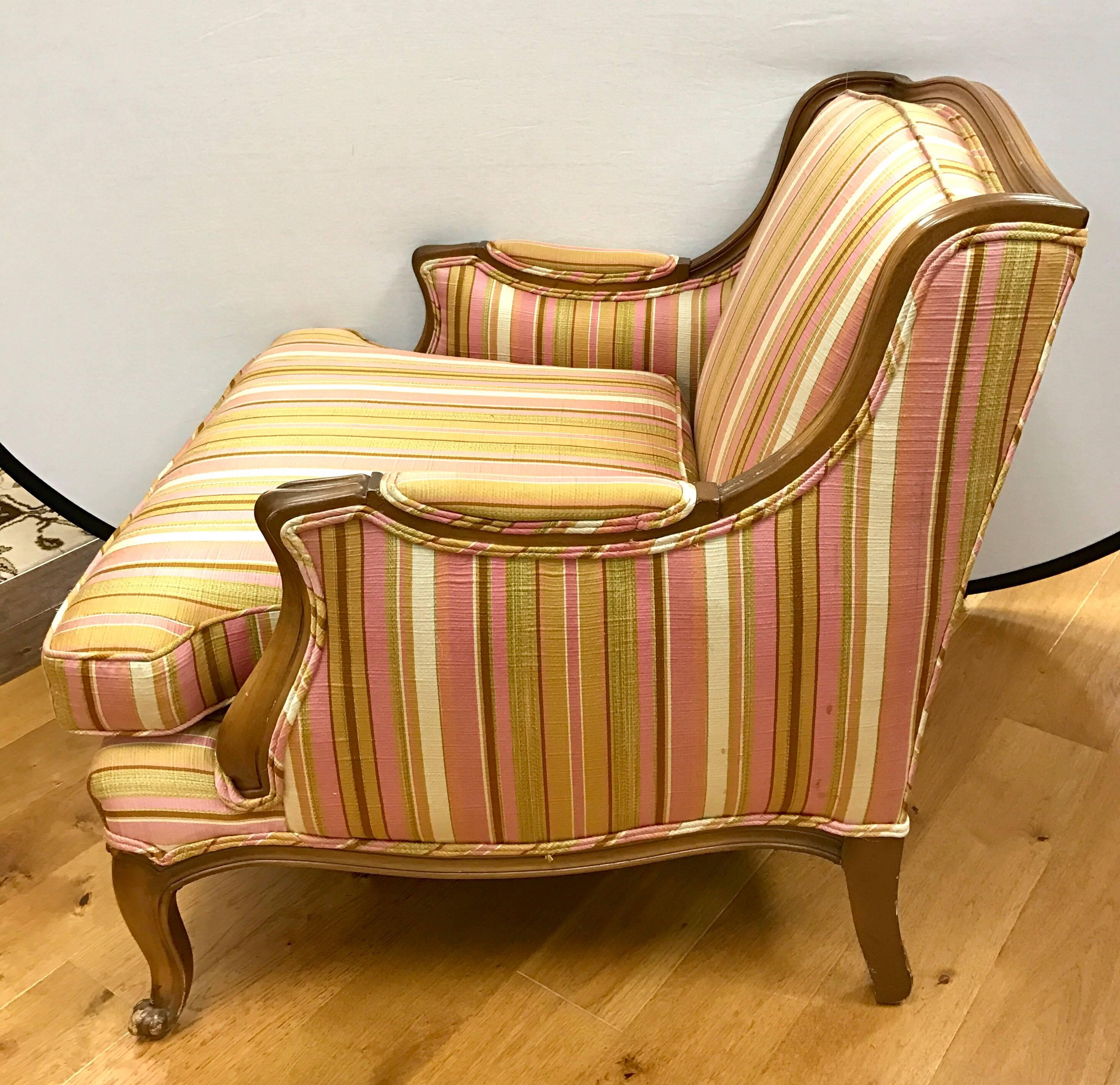 Pair of French Bergere Pink Armchairs In Excellent Condition In West Hartford, CT