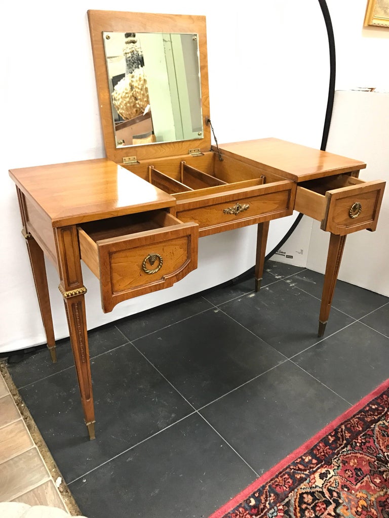 Henredon vanity dressing table desk with hidden mirror for Henredon vanity dressing table desk with hidden mirror for